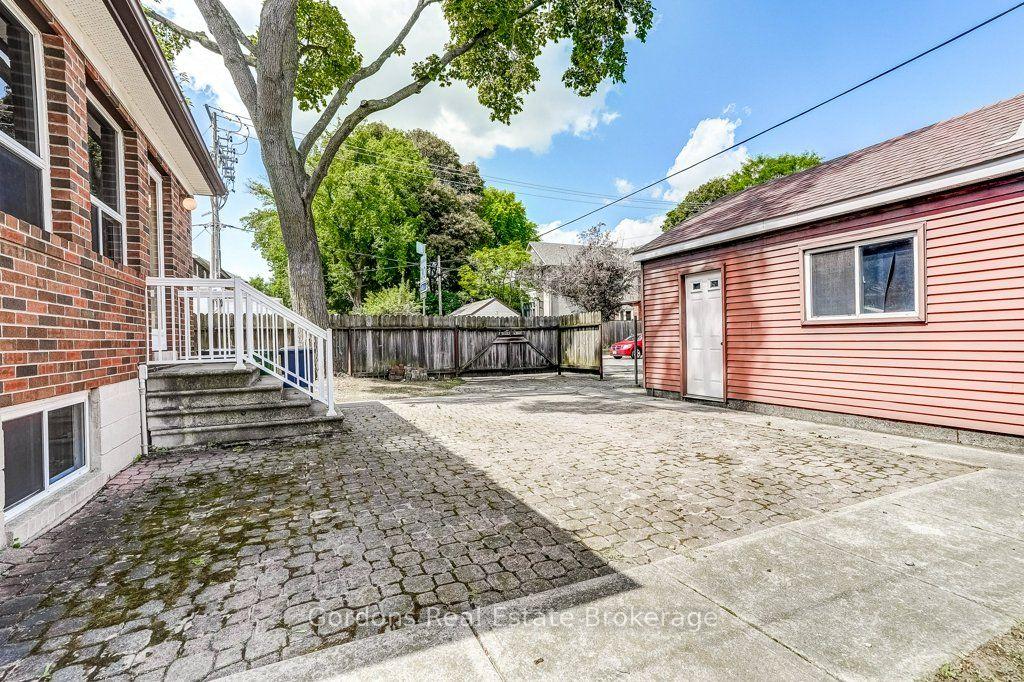 Photo 7 of 142 Lawrence Avenue W, Toronto, Lawrence Park North — HOMEH