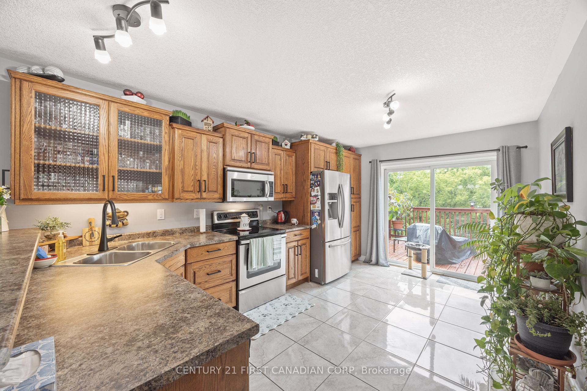 Photo 17 of 34 Brock Street, St. Thomas — HOMEH