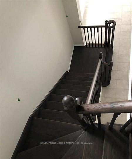 Photo 5 of 7706 Shagbark Avenue, Niagara Falls, Brown — HOMEH
