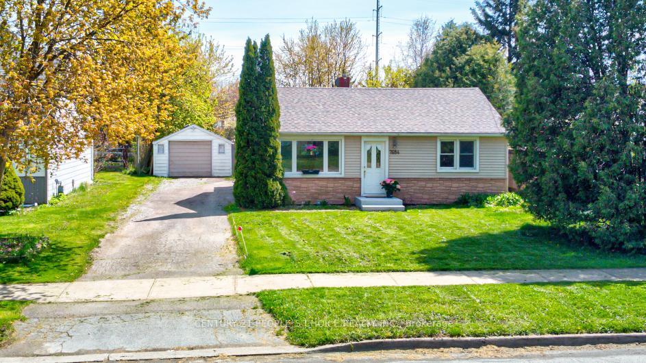 Photo 2 of 7684 Badger Road, Niagara Falls, West Wood — HOMEH