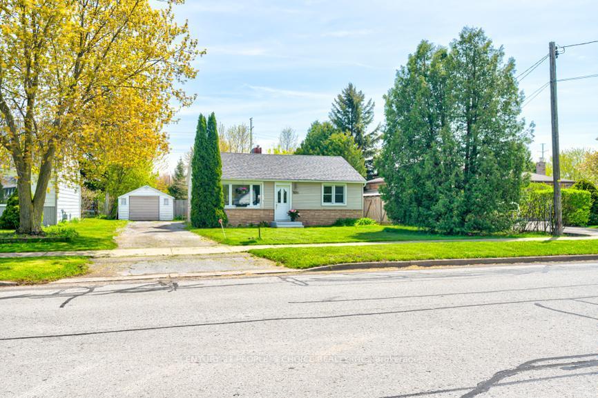 Photo 5 of 7684 Badger Road, Niagara Falls, West Wood — HOMEH