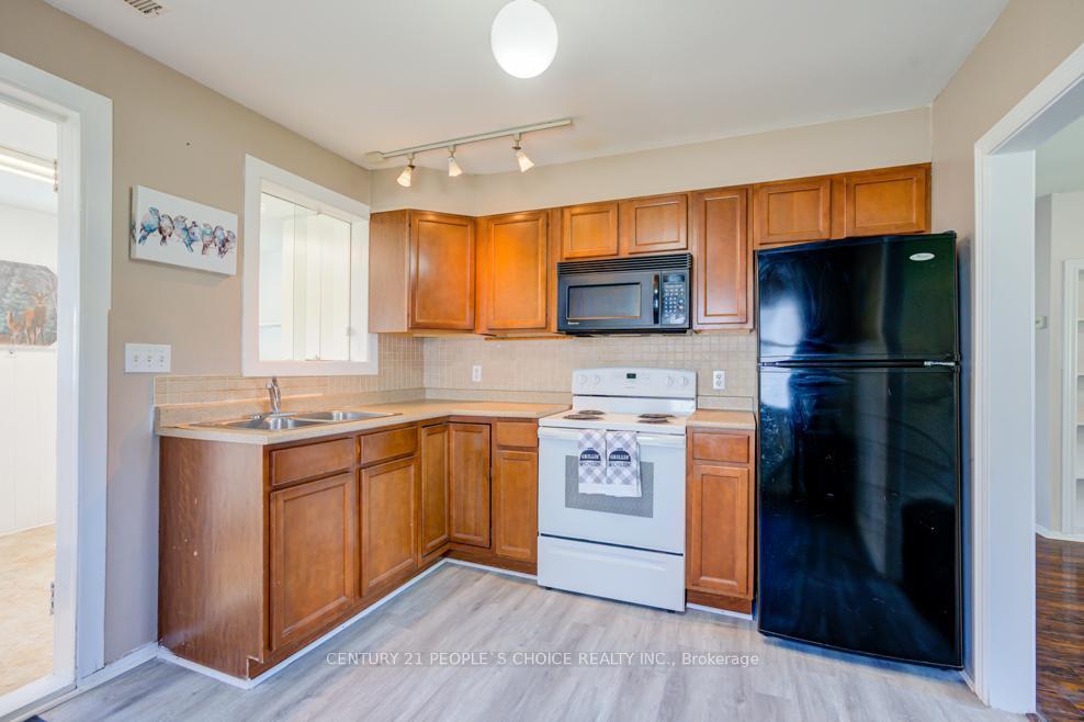 Photo 10 of 7684 Badger Road, Niagara Falls, West Wood — HOMEH