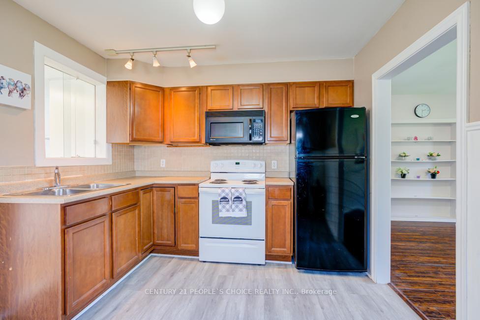 Photo 9 of 7684 Badger Road, Niagara Falls, West Wood — HOMEH