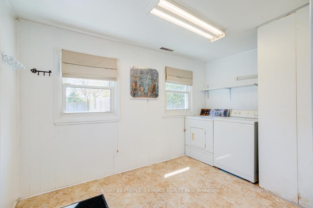 Photo 18 of 7684 Badger Road, Niagara Falls, West Wood — HOMEH