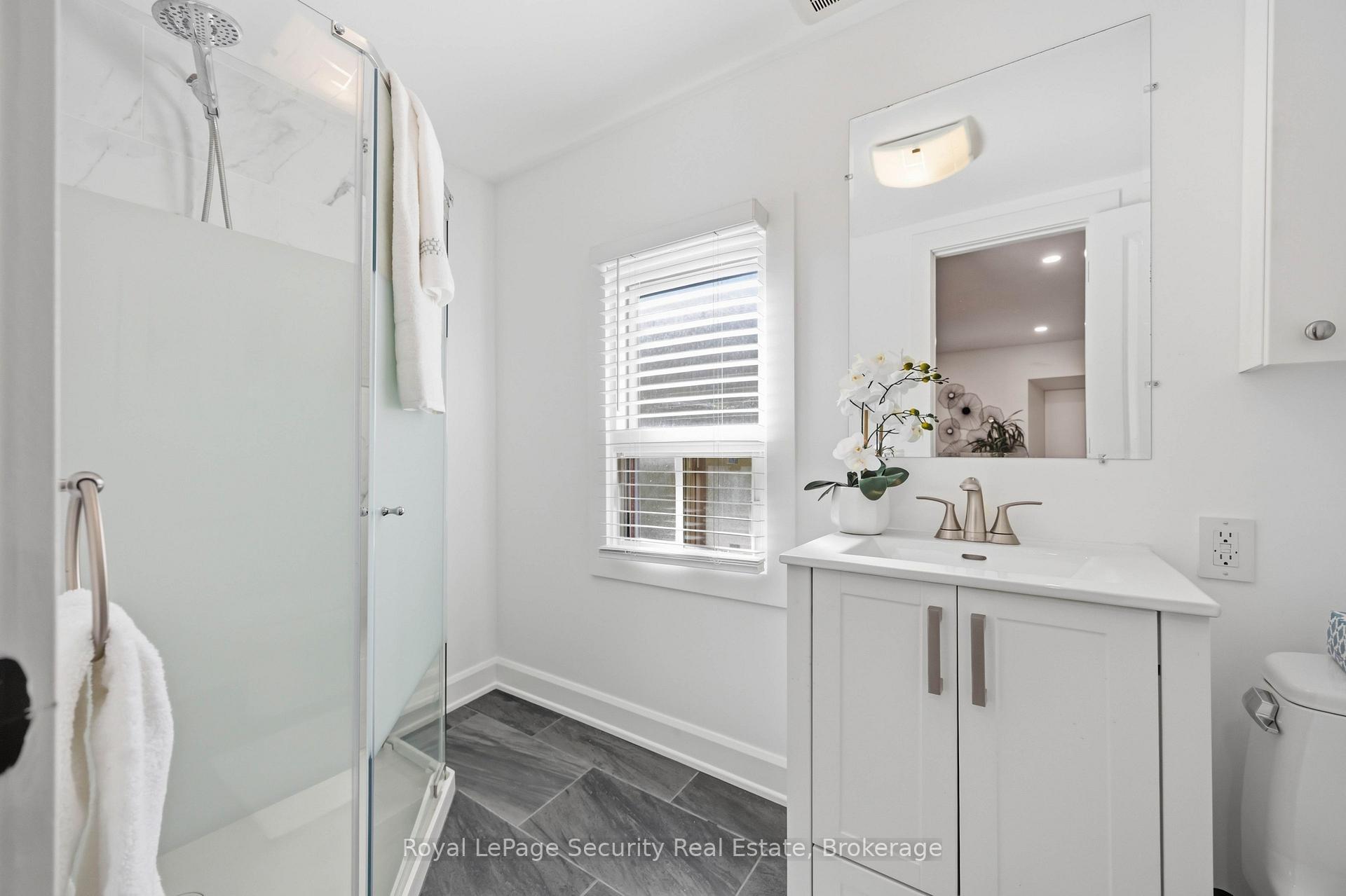 Photo 17 of 116 Guelph Street, Oshawa, Donevan — HOMEH