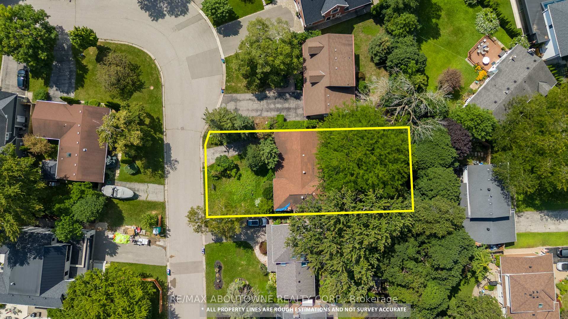 Photo 3 of 144 Ulster Drive, Oakville, Bronte — HOMEH