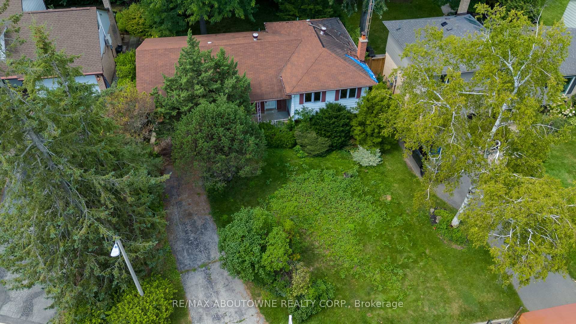 Photo 5 of 144 Ulster Drive, Oakville, Bronte — HOMEH