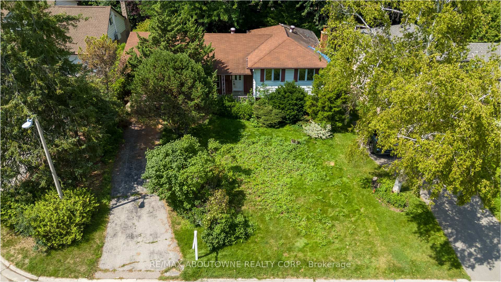 Photo 6 of 144 Ulster Drive, Oakville, Bronte — HOMEH