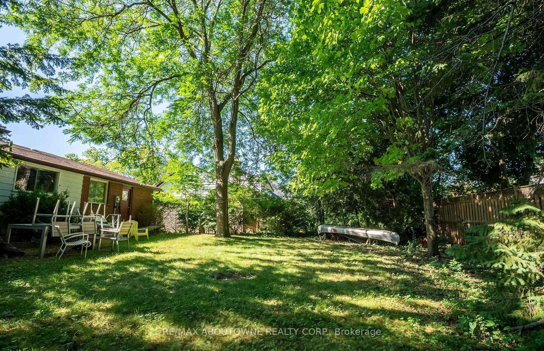 Photo 8 of 144 Ulster Drive, Oakville, Bronte — HOMEH