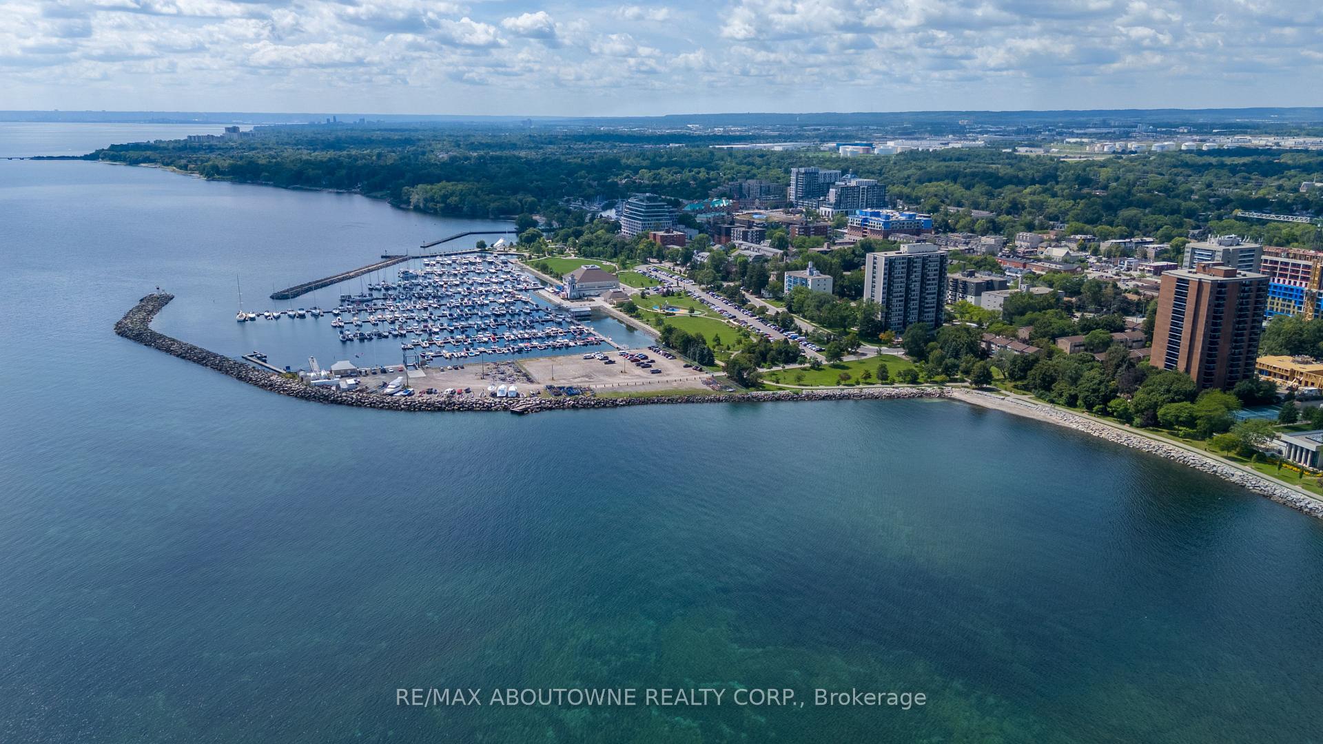 Photo 14 of 144 Ulster Drive, Oakville, Bronte — HOMEH