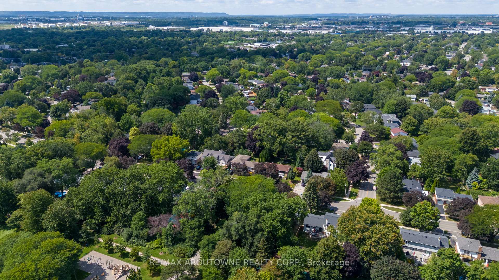 Photo 16 of 144 Ulster Drive, Oakville, Bronte — HOMEH