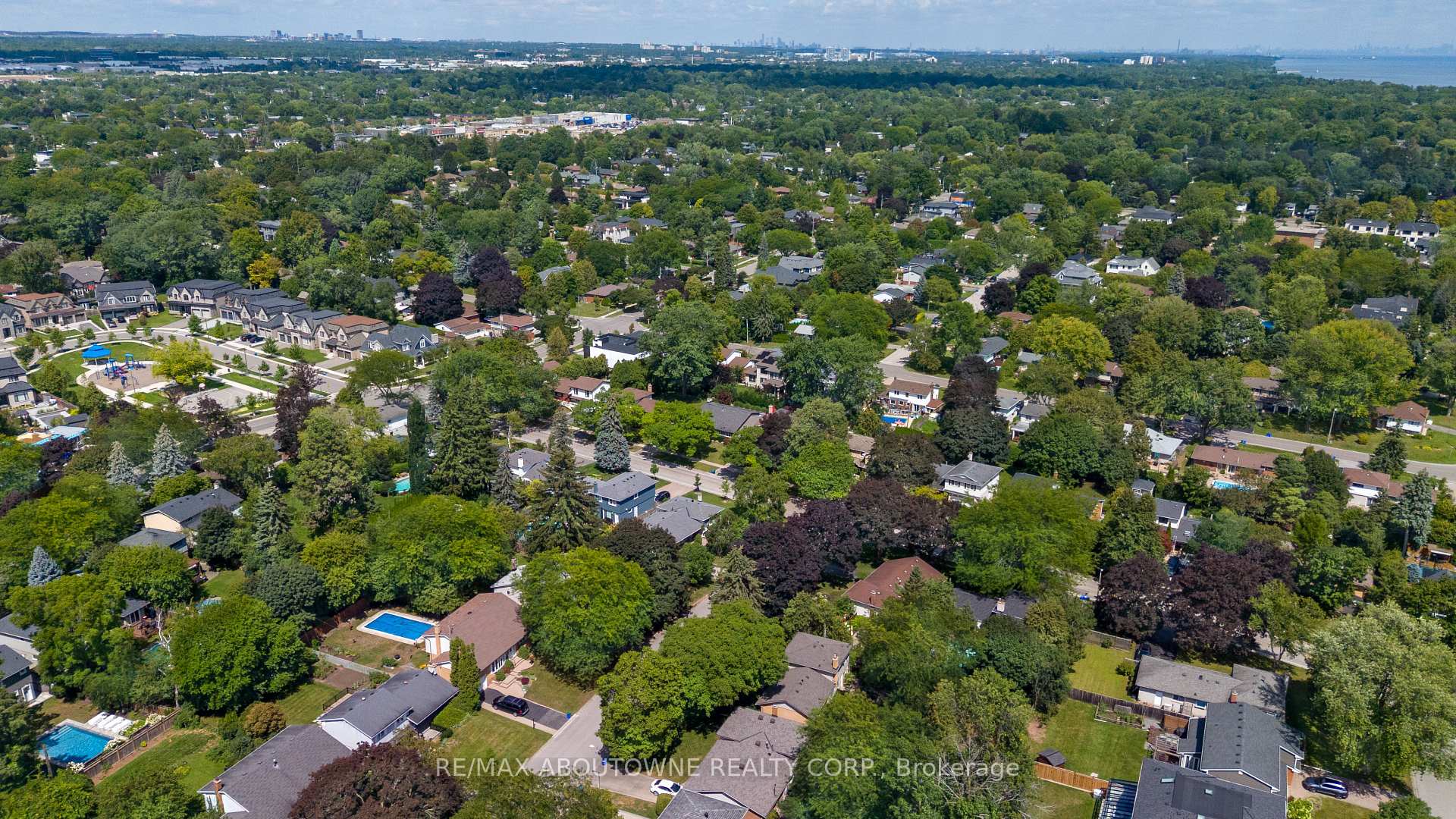 Photo 17 of 144 Ulster Drive, Oakville, Bronte — HOMEH