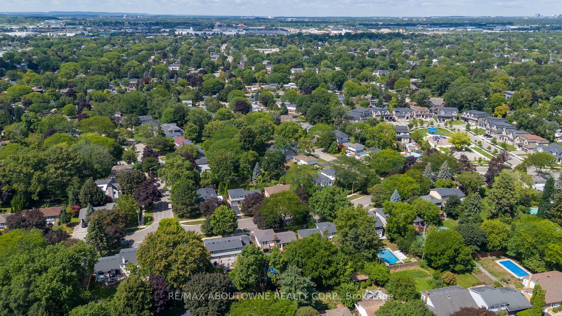 Photo 19 of 144 Ulster Drive, Oakville, Bronte — HOMEH