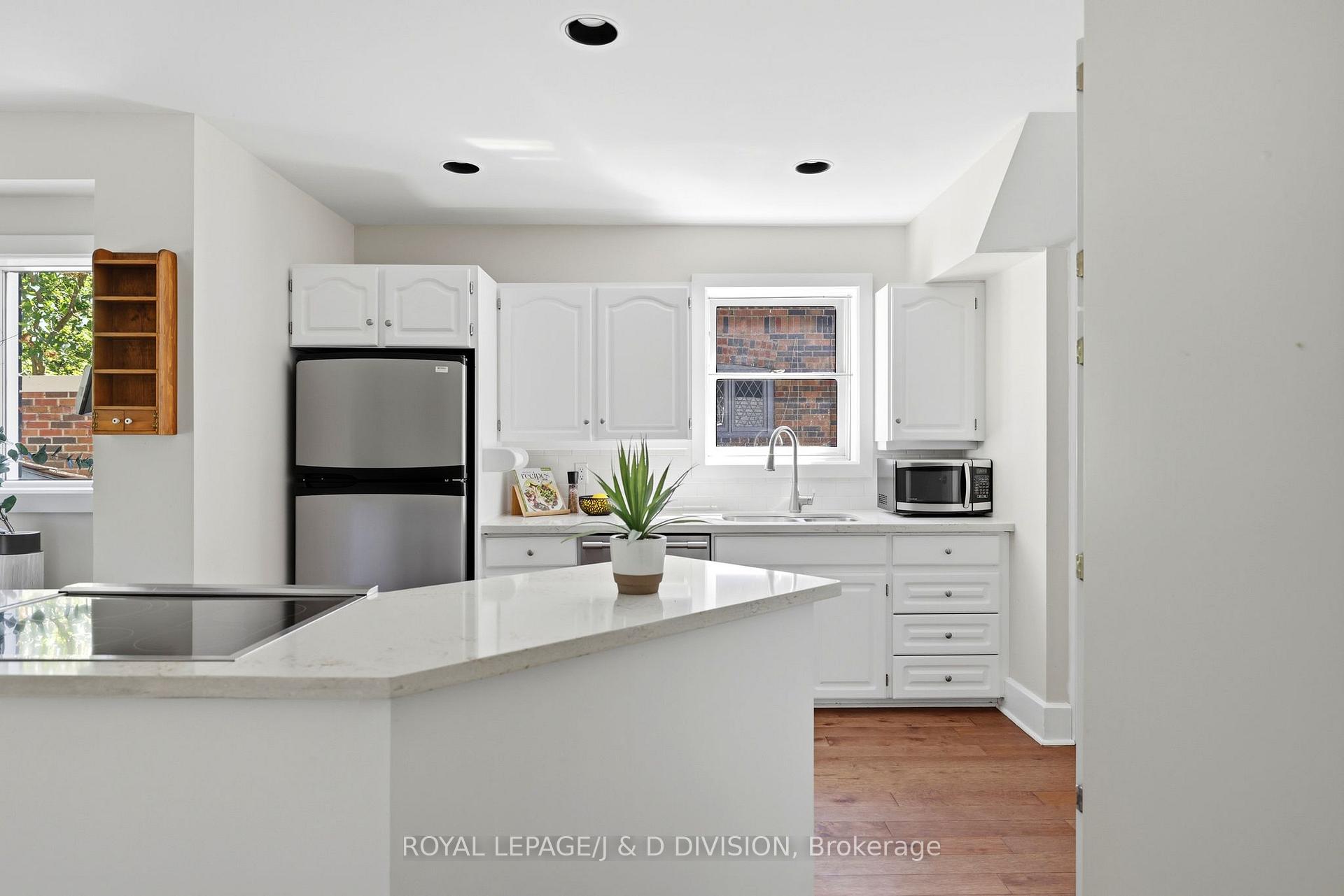 Photo 11 of 102 Ridge Drive, Toronto, Rosedale-Moore Park — HOMEH