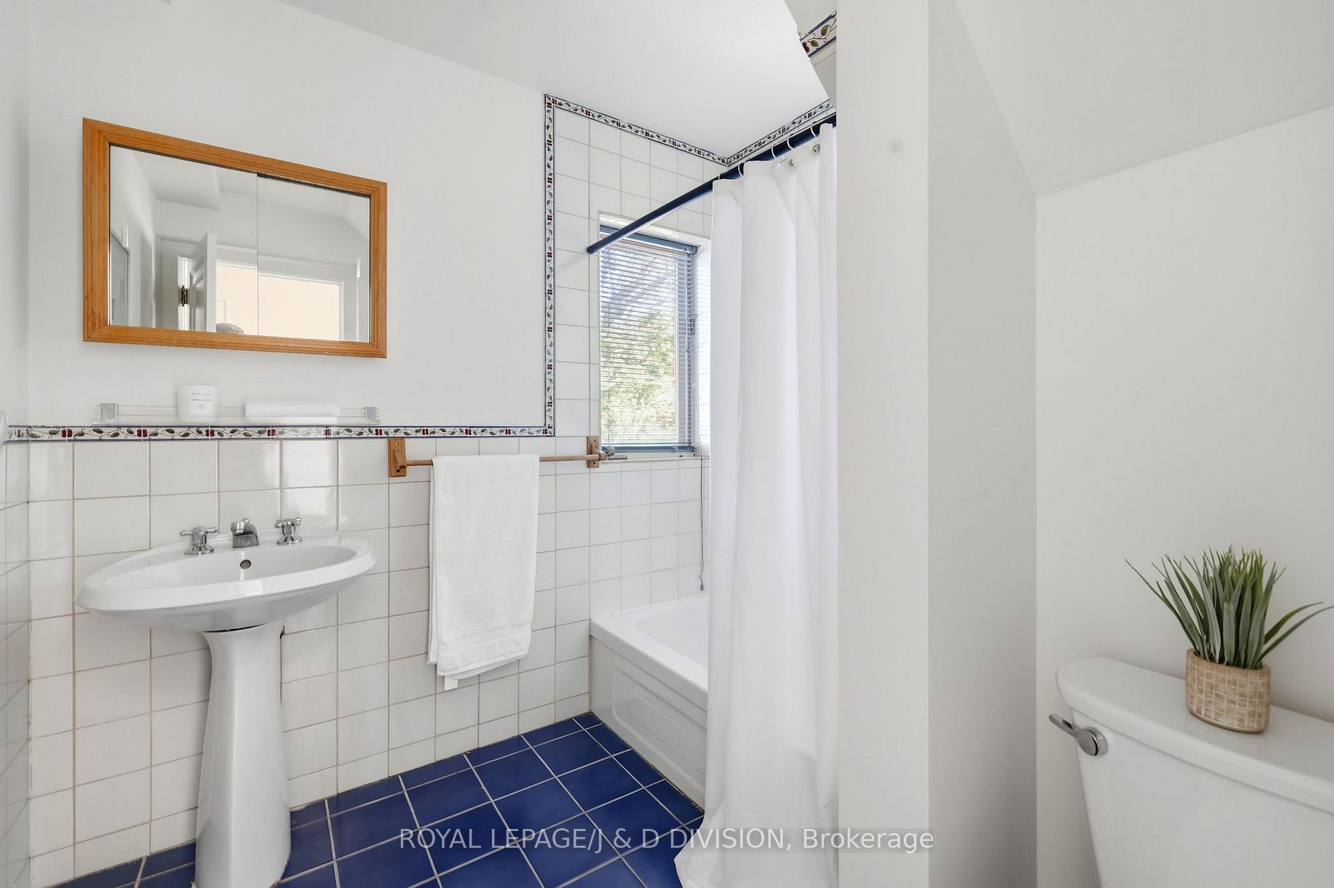 Photo 25 of 102 Ridge Drive, Toronto, Rosedale-Moore Park — HOMEH