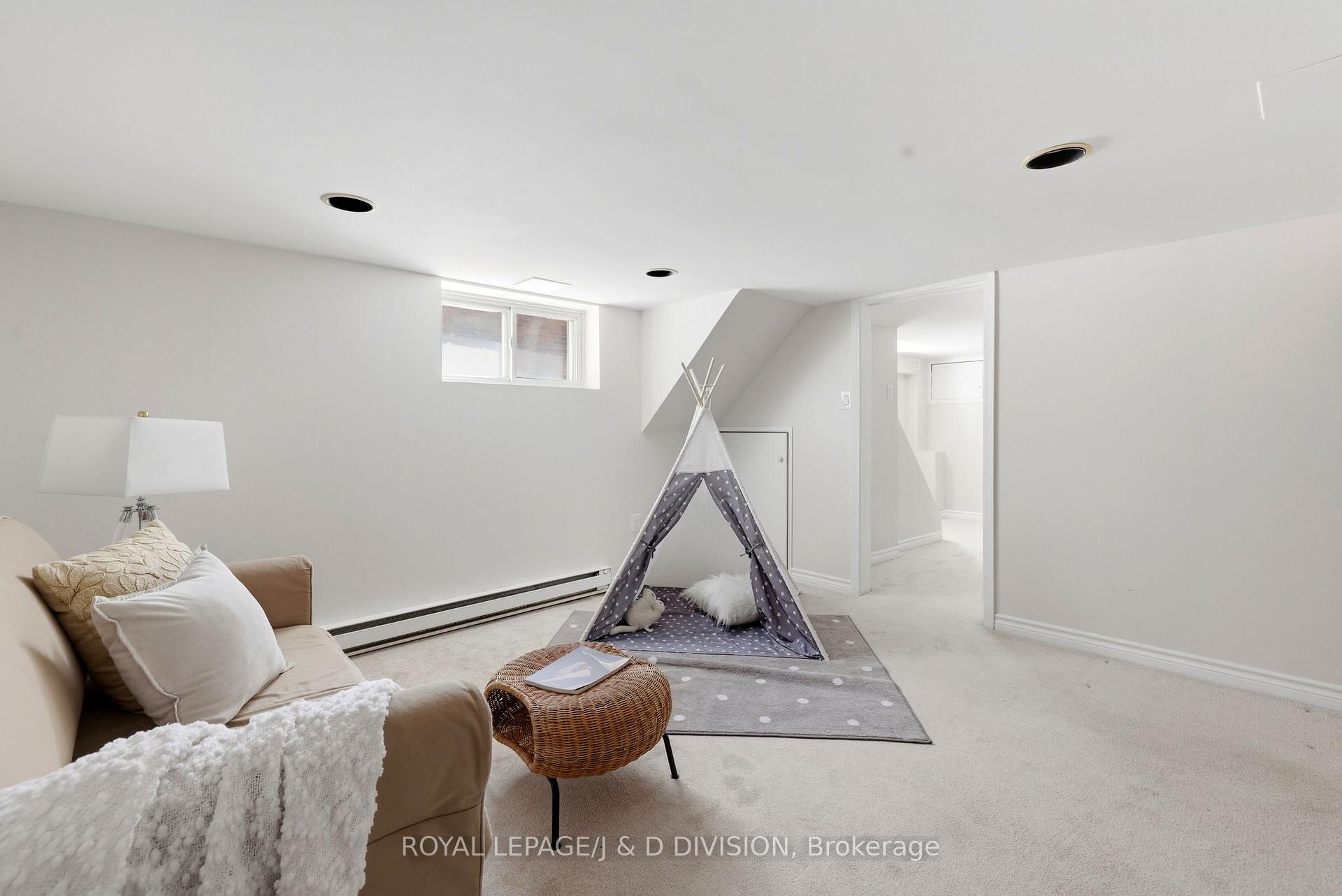 Photo 31 of 102 Ridge Drive, Toronto, Rosedale-Moore Park — HOMEH