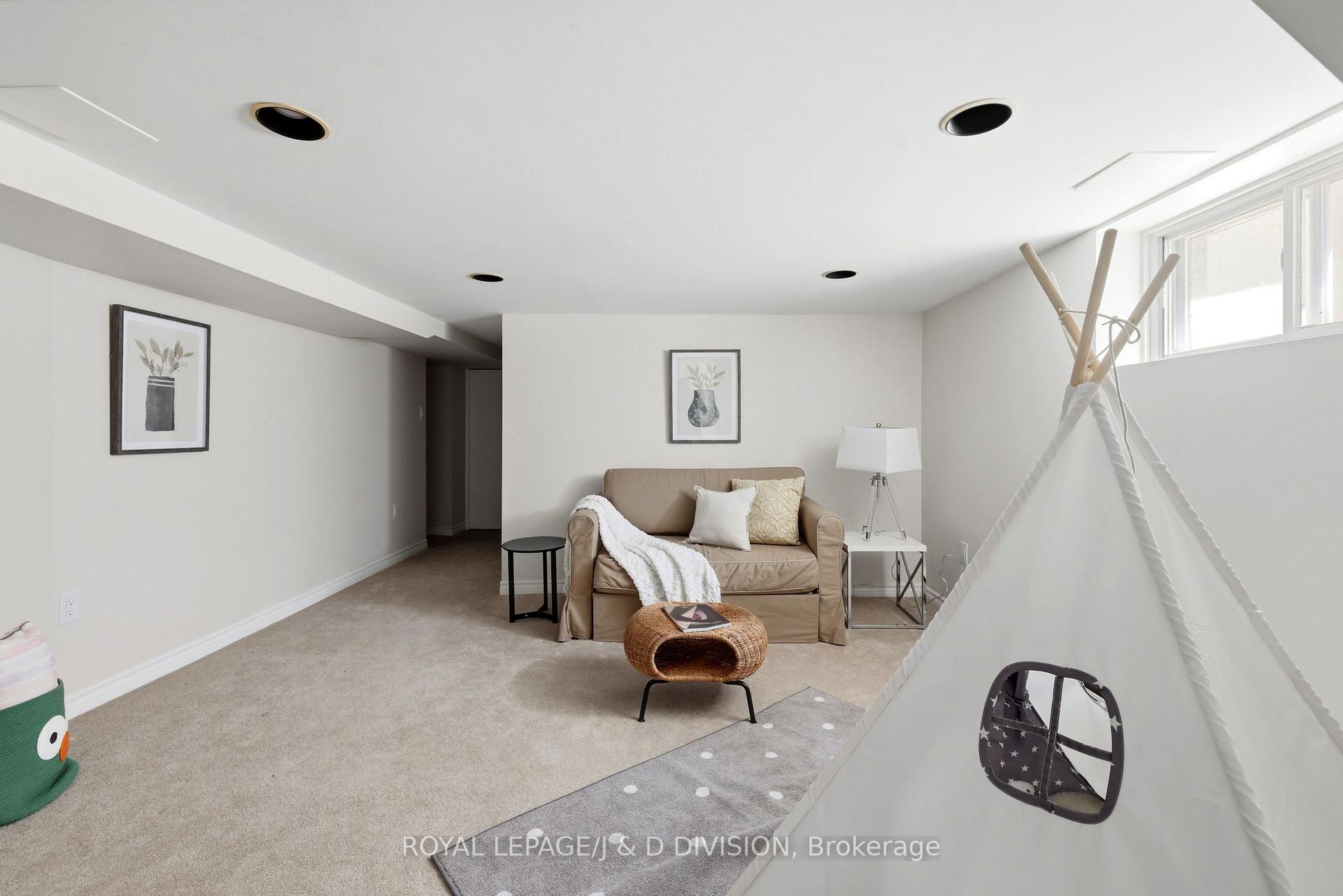 Photo 30 of 102 Ridge Drive, Toronto, Rosedale-Moore Park — HOMEH