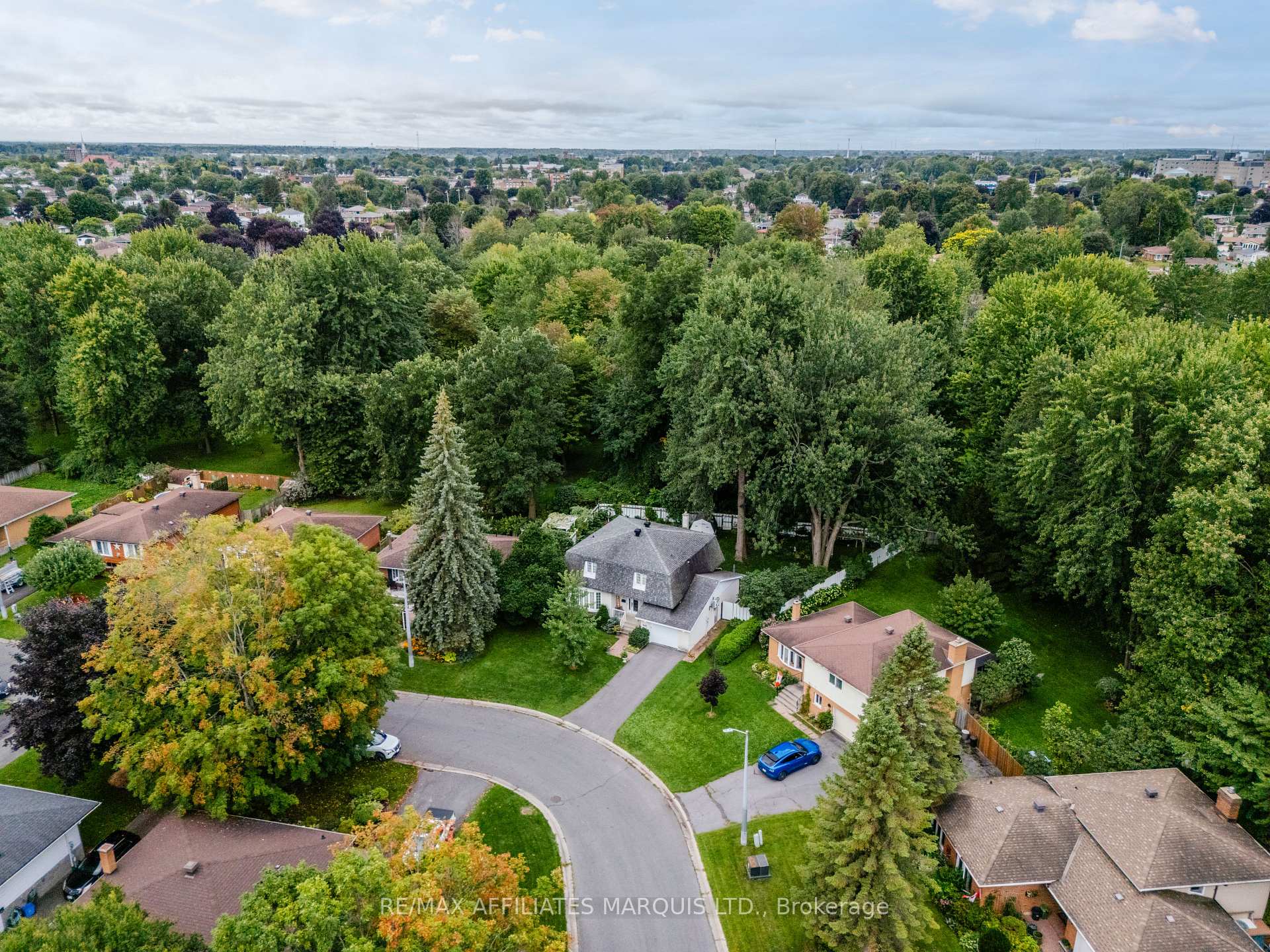 Photo 3 of 645 Dundas Crescent, Cornwall, Cornwall — HOMEH