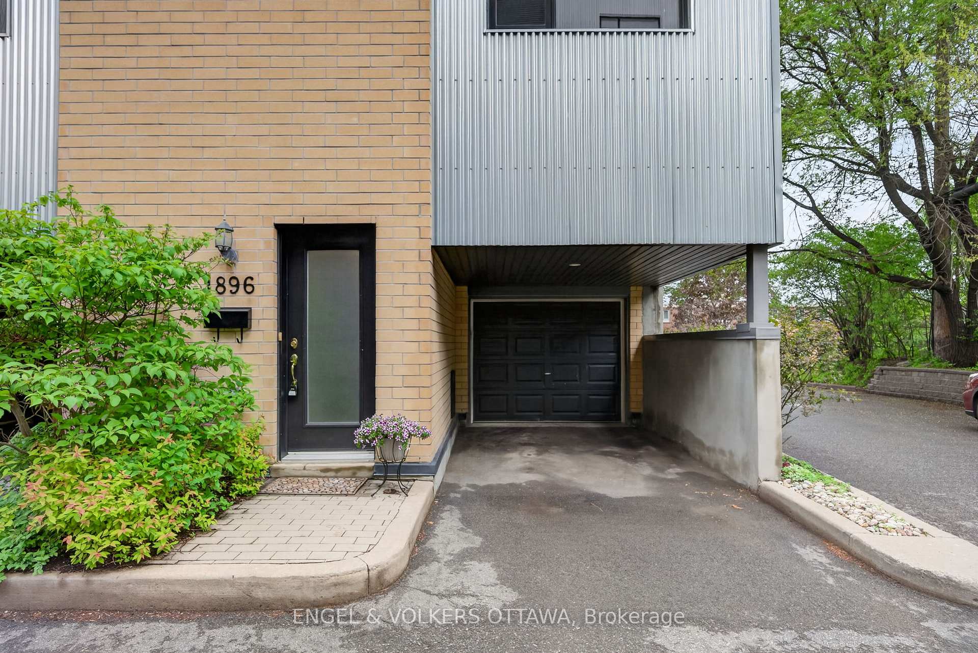 Photo 2 of 1896 Carling Avenue, Ottawa, McKellar Heights/Glabar Park — HOMEH