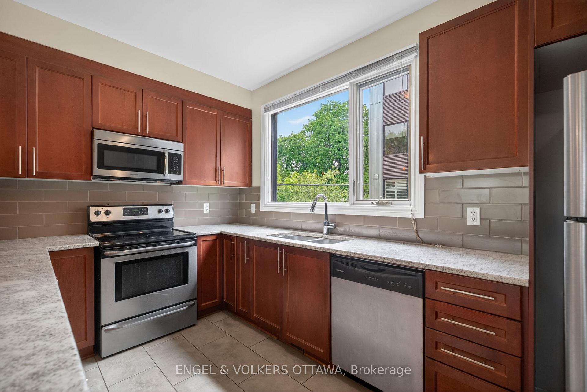 Photo 8 of 1896 Carling Avenue, Ottawa, McKellar Heights/Glabar Park — HOMEH