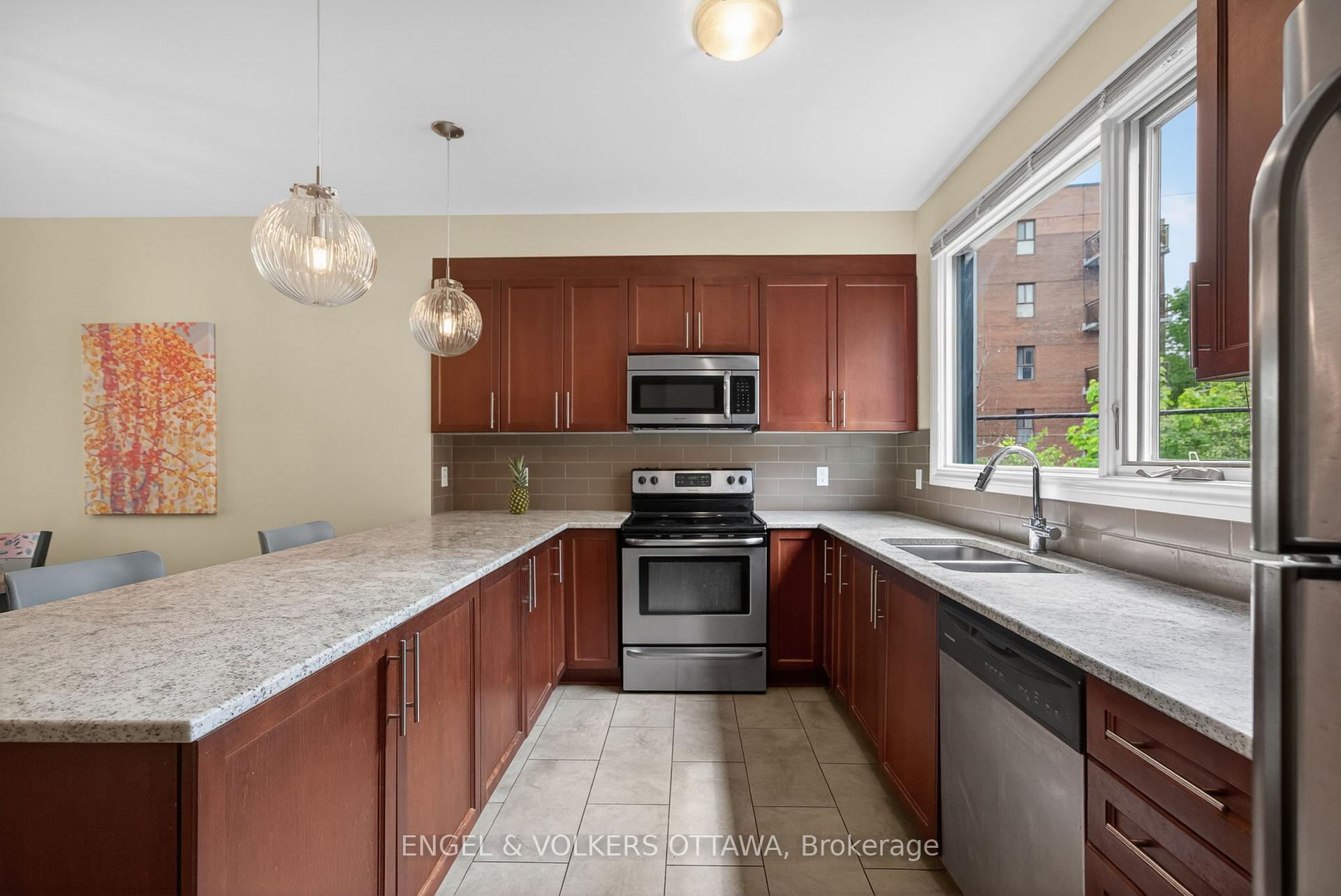 Photo 9 of 1896 Carling Avenue, Ottawa, McKellar Heights/Glabar Park — HOMEH