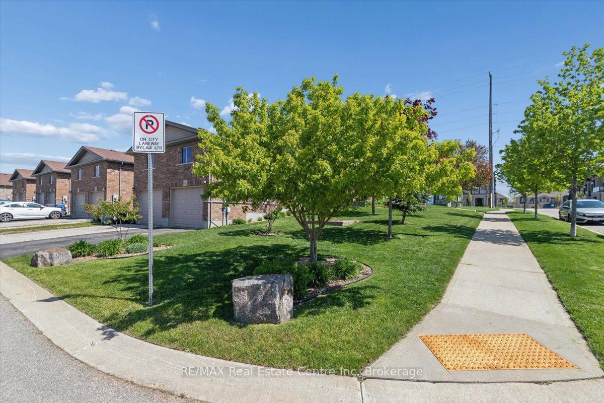 Photo 4 of 128 Ingram Drive, Guelph, Victoria North — HOMEH