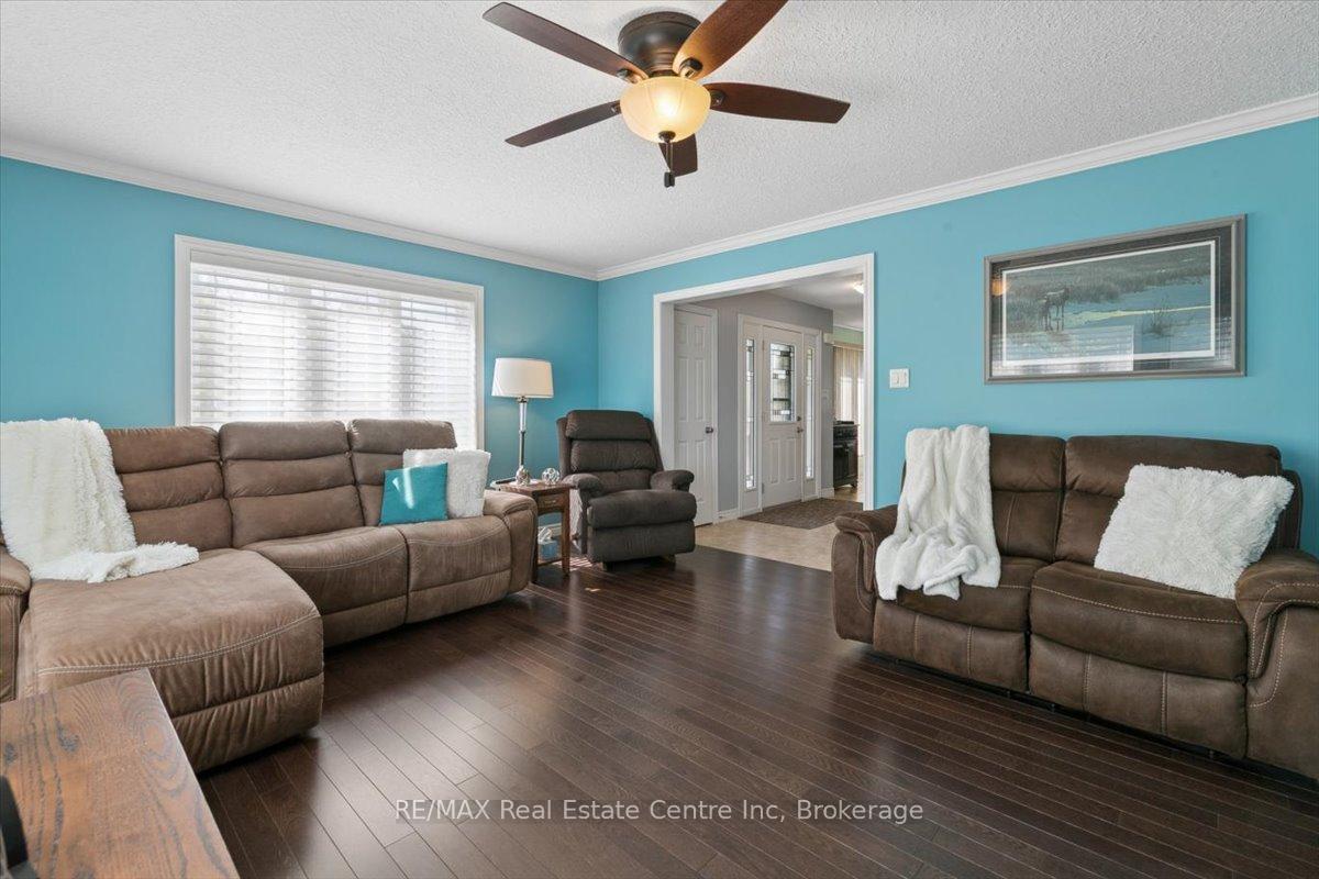 Photo 10 of 128 Ingram Drive, Guelph, Victoria North — HOMEH