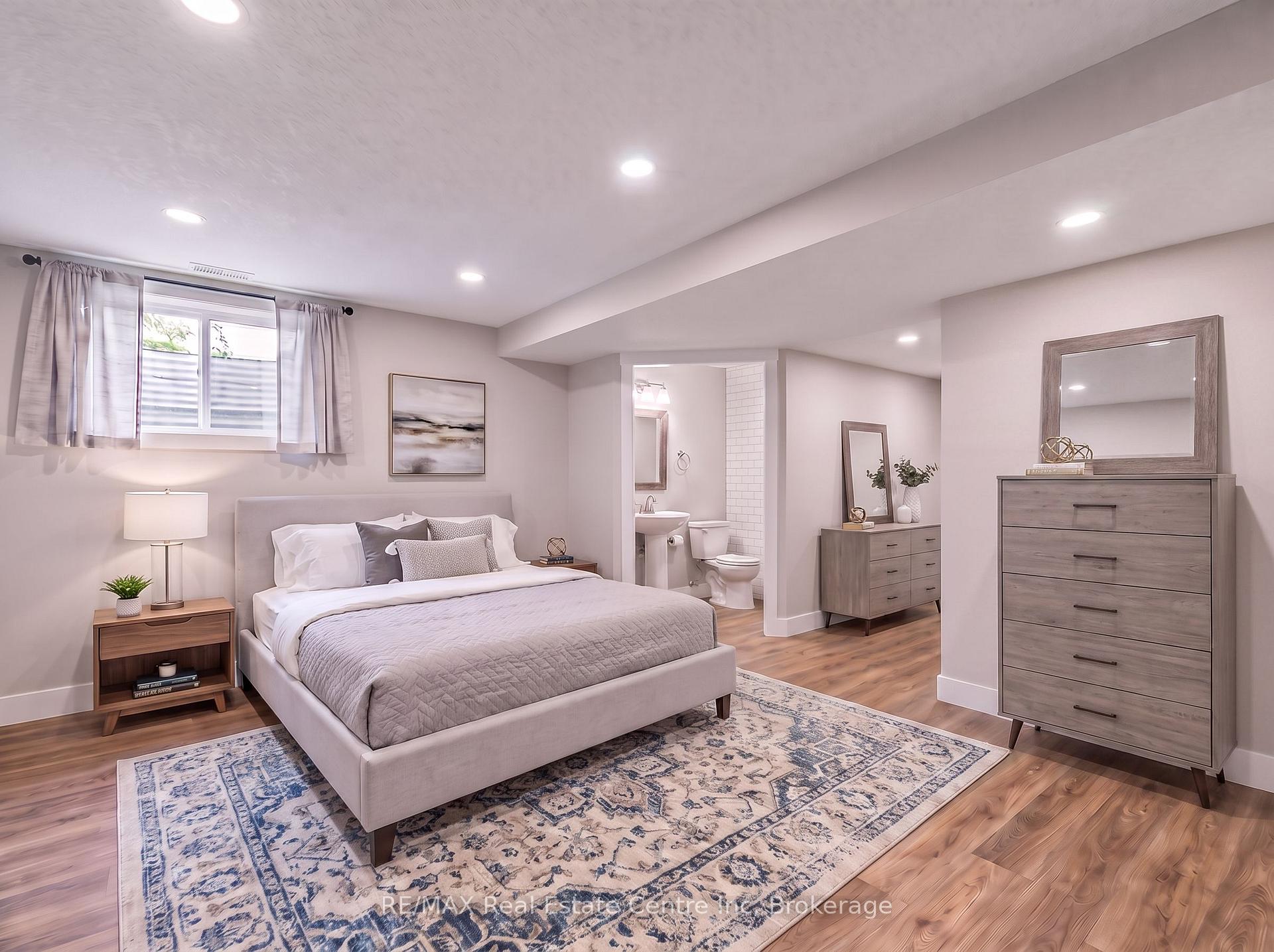 Photo 33 of 128 Ingram Drive, Guelph, Victoria North — HOMEH