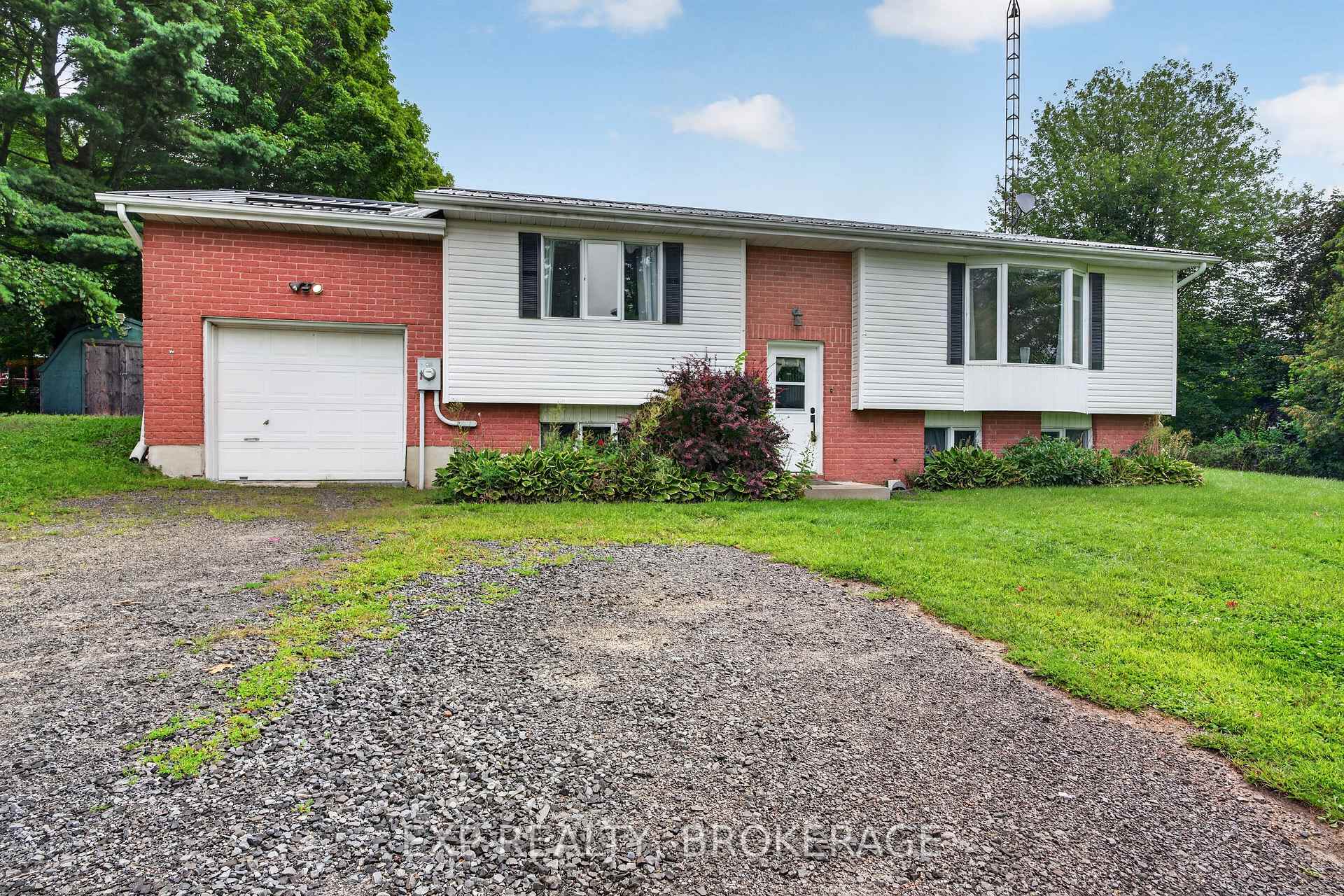 Photo 3 of 9009 Perth Road, Rideau Lakes, Rideau Lakes (North Crosby) Twp — HOMEH