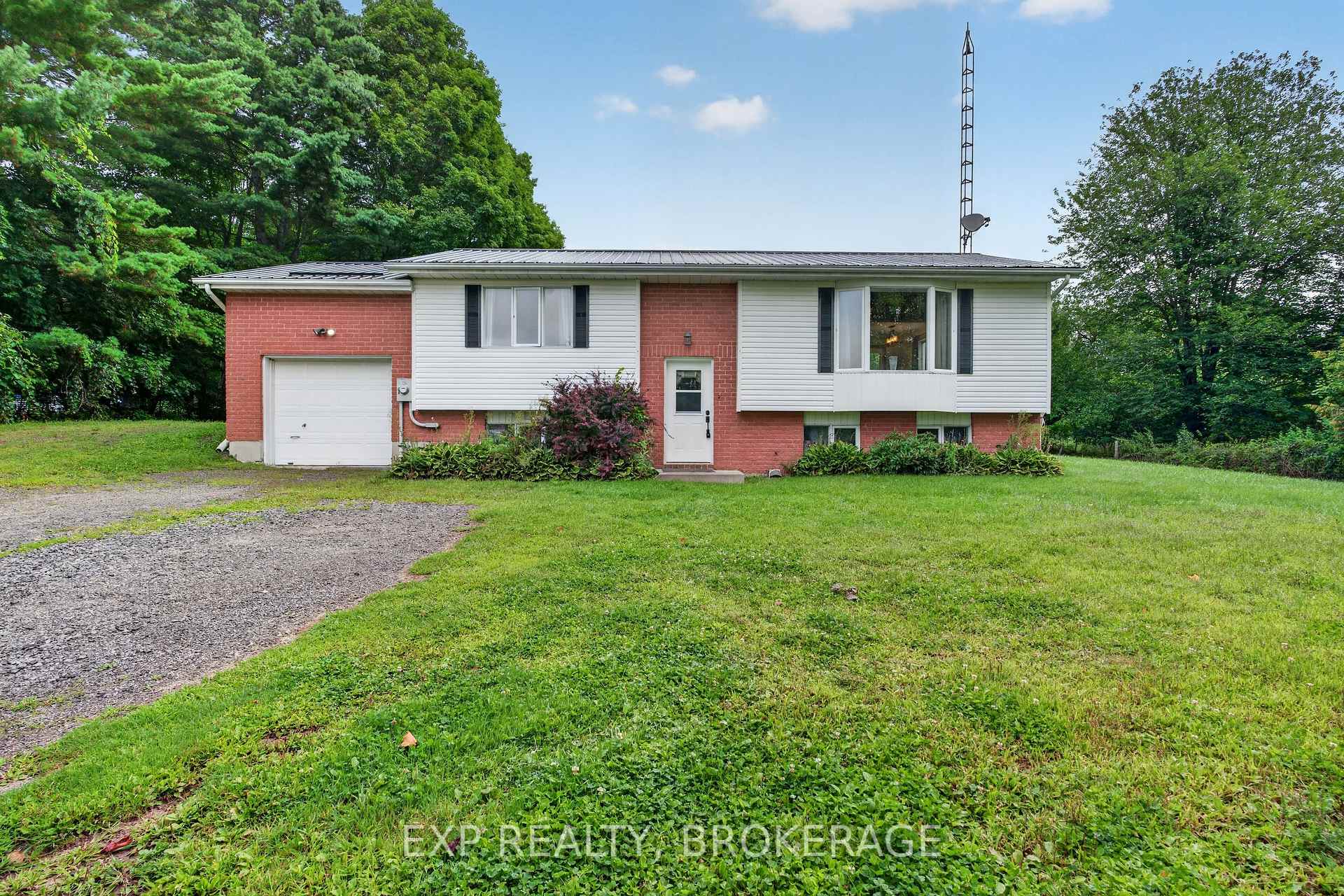 Photo 15 of 9009 Perth Road, Rideau Lakes, Rideau Lakes (North Crosby) Twp — HOMEH