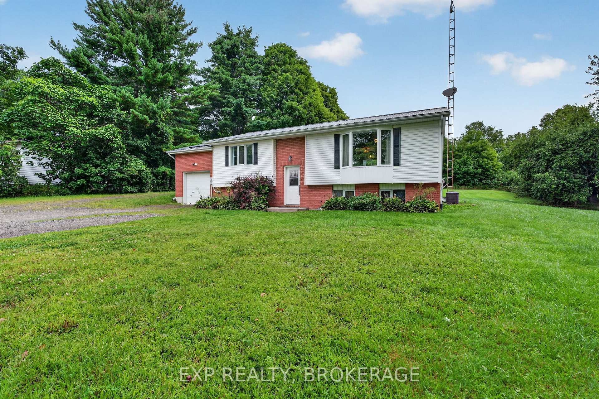Photo 6 of 9009 Perth Road, Rideau Lakes, Rideau Lakes (North Crosby) Twp — HOMEH