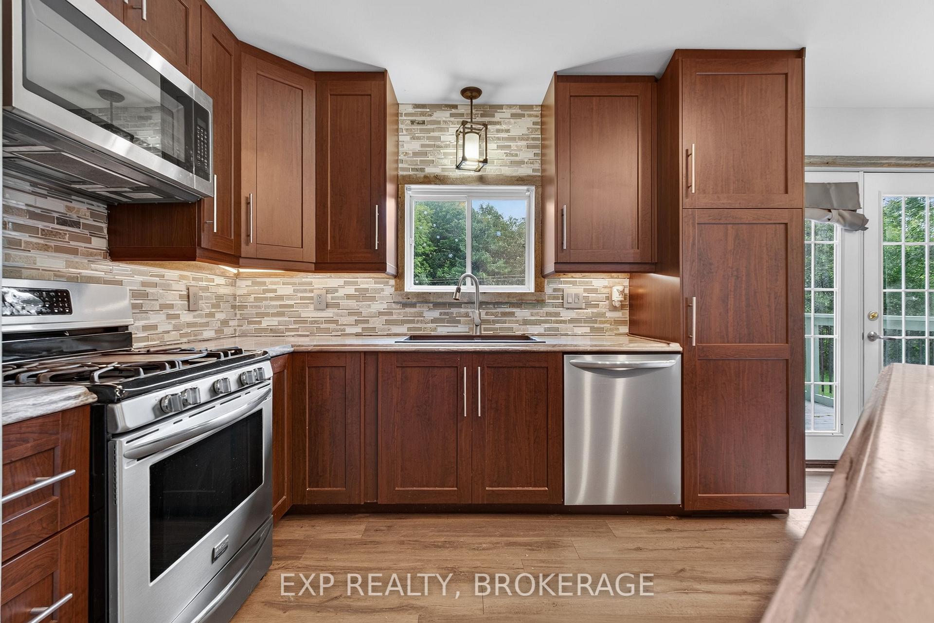 Photo 5 of 9009 Perth Road, Rideau Lakes, Rideau Lakes (North Crosby) Twp — HOMEH