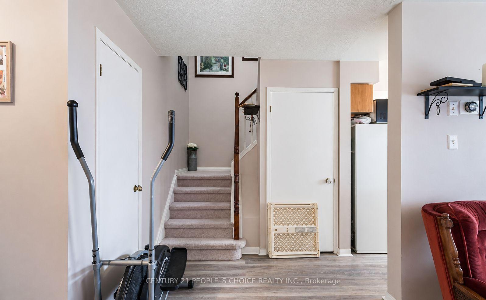 Photo 4 of 186 Pickett Crescent, Barrie, Painswick North — HOMEH