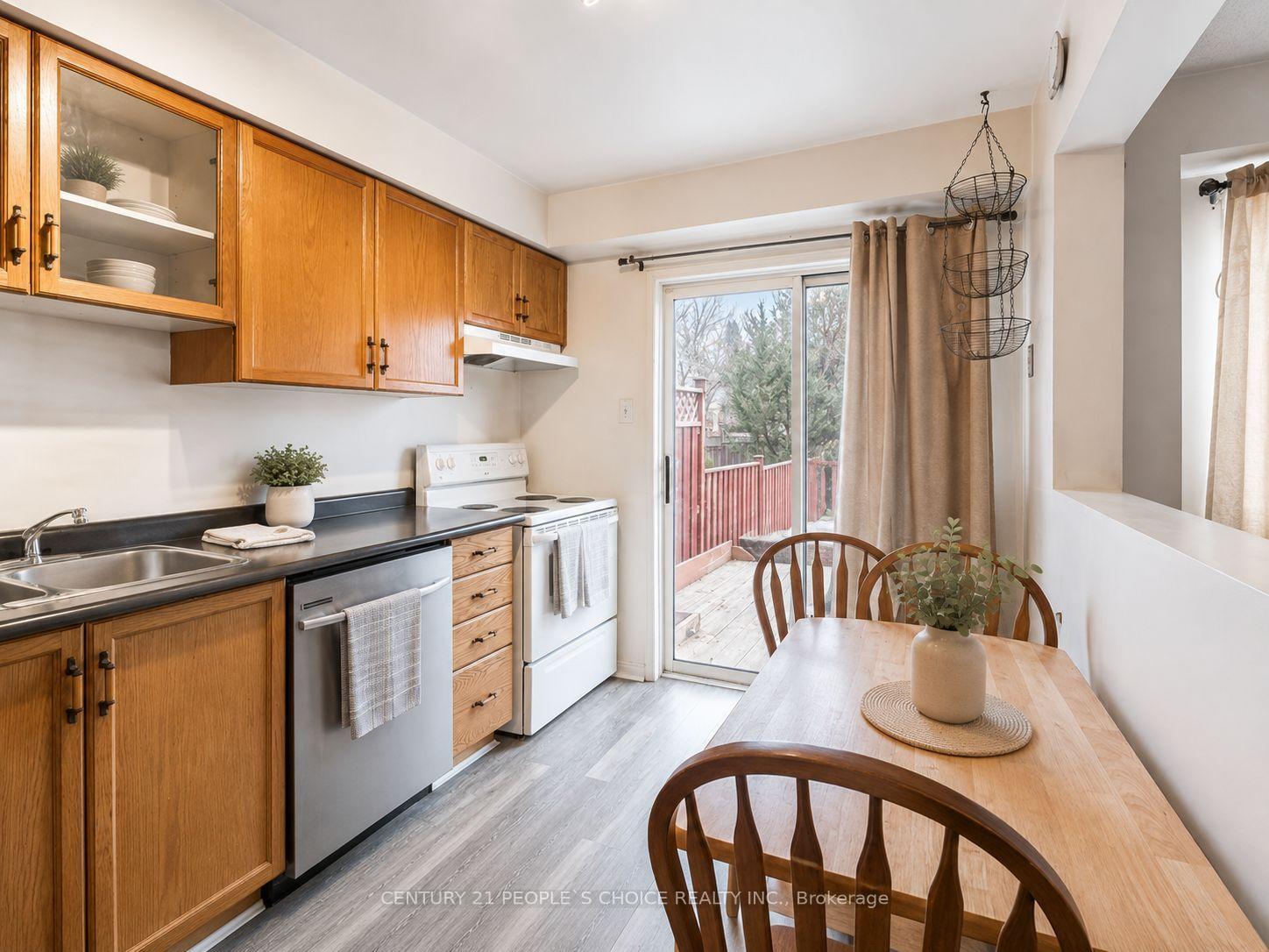 Photo 5 of 186 Pickett Crescent, Barrie, Painswick North — HOMEH