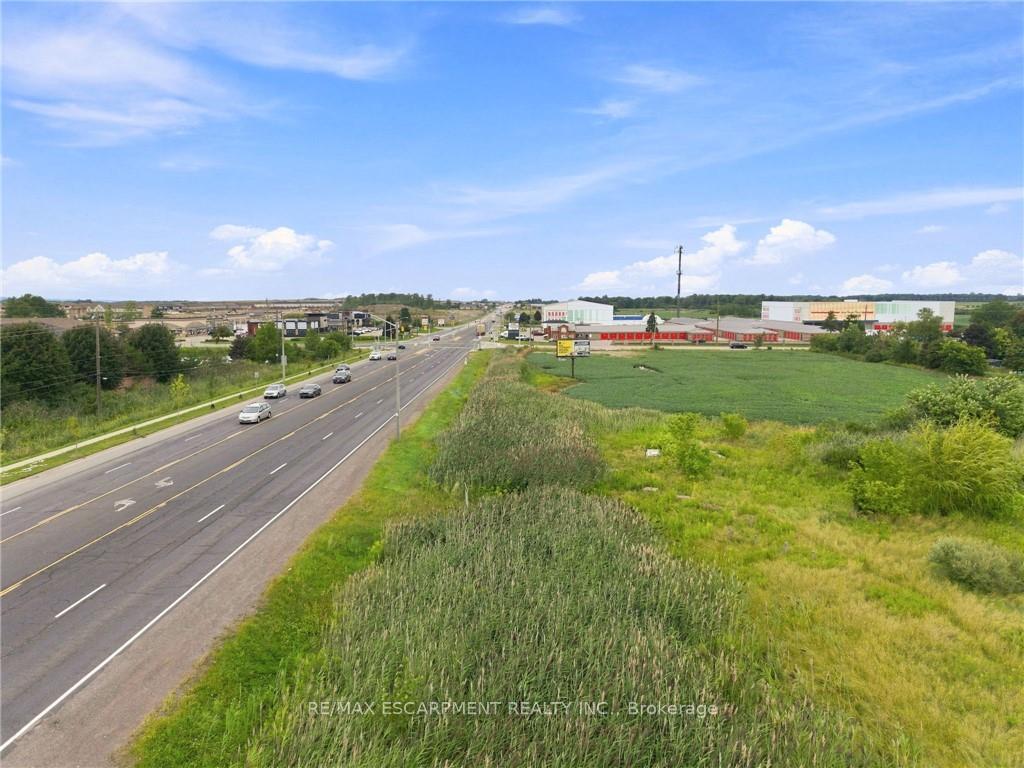 Photo 5 of 2 Highland Road, Hamilton, Stoney Creek — HOMEH
