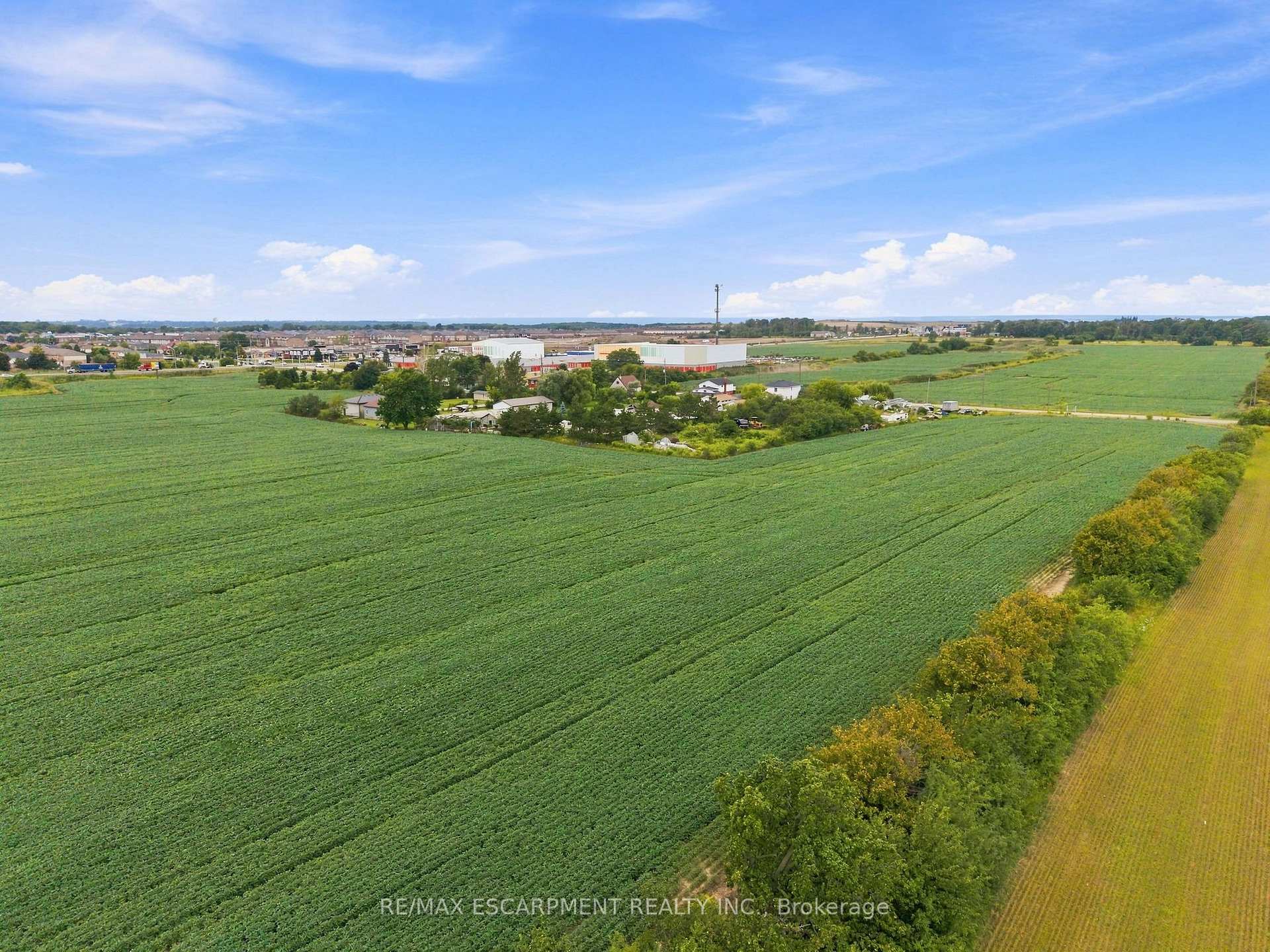 Photo 8 of 2 Highland Road, Hamilton, Stoney Creek — HOMEH