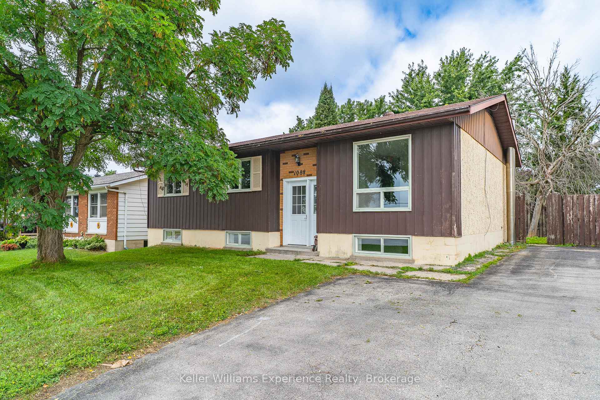 Photo 2 of 1088 8th Street E, Owen Sound — HOMEH