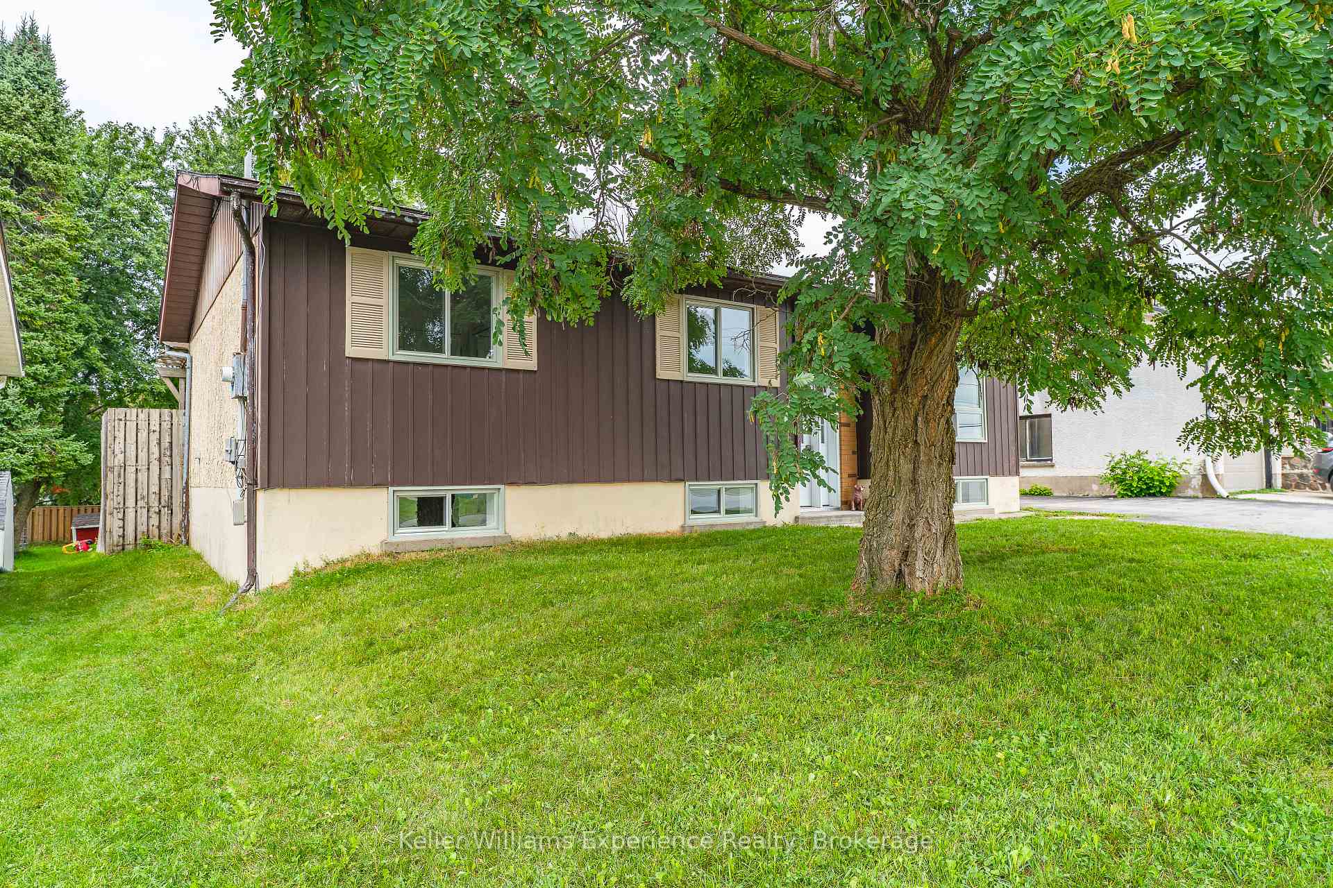 Photo 3 of 1088 8th Street E, Owen Sound — HOMEH