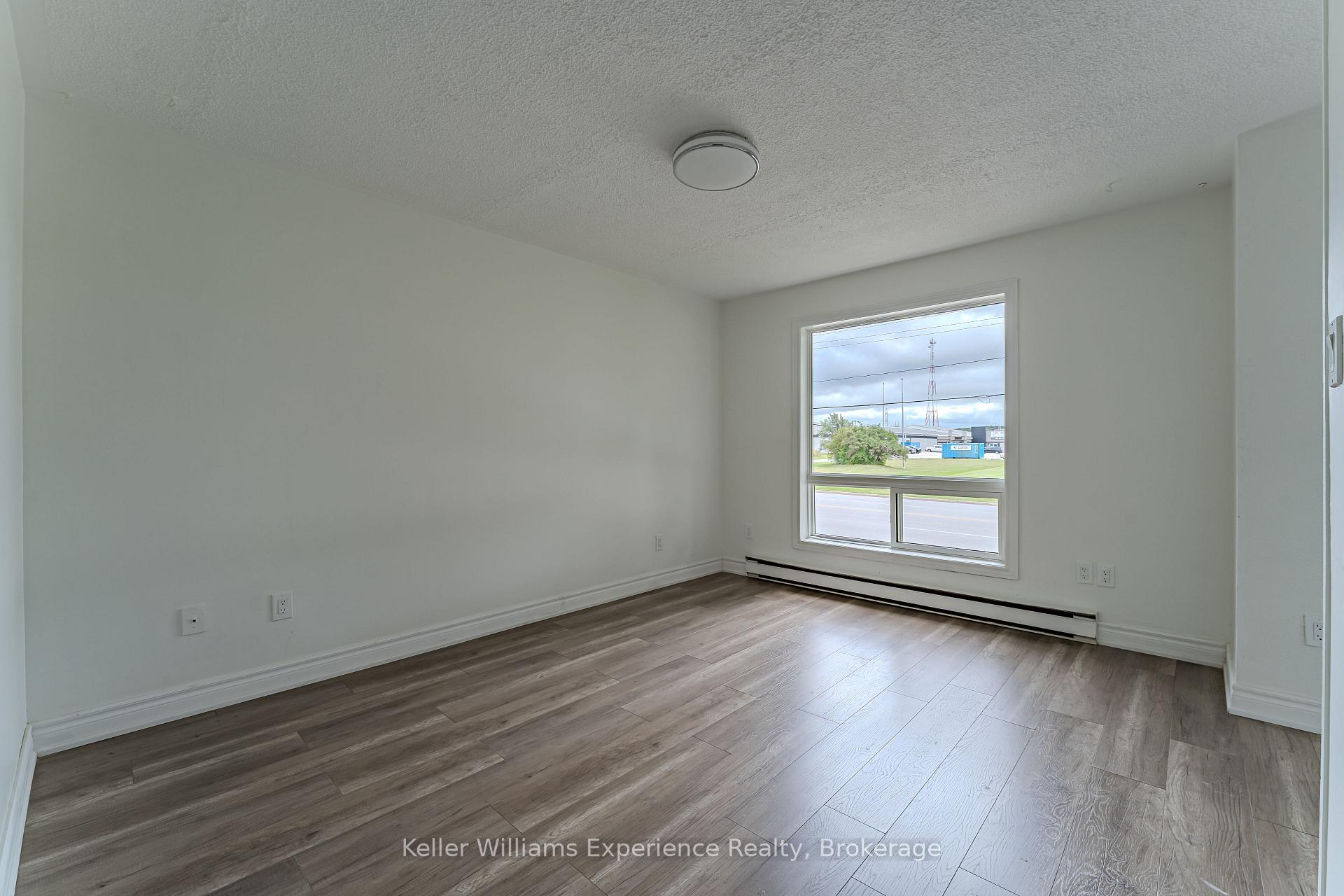 Photo 6 of 1088 8th Street E, Owen Sound — HOMEH