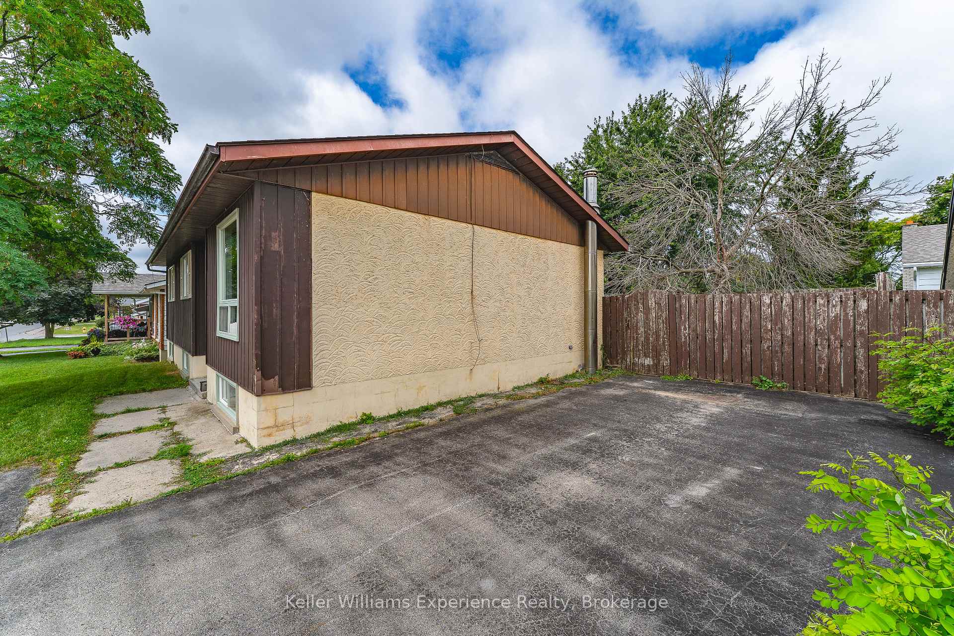 Photo 41 of 1088 8th Street E, Owen Sound — HOMEH