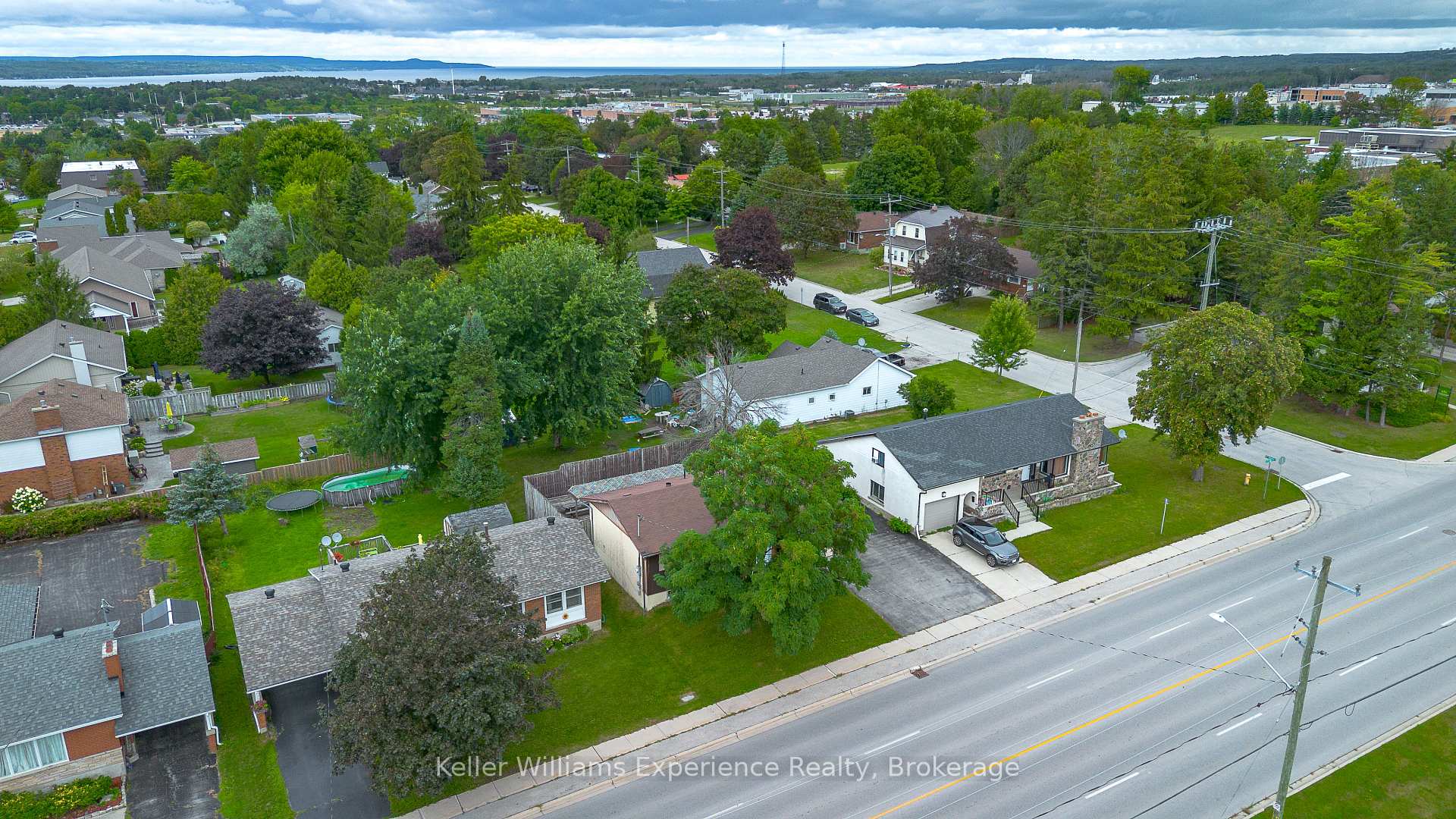 Photo 49 of 1088 8th Street E, Owen Sound — HOMEH