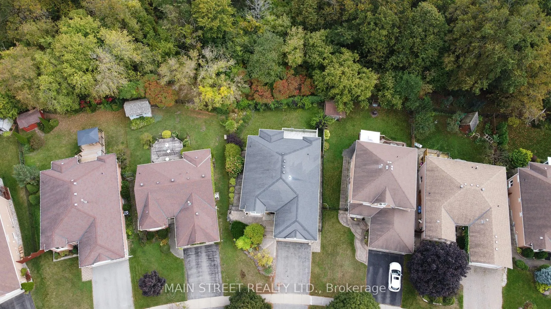 Photo 2 of 40 Chalmers Drive, Barrie, Painswick South — HOMEH