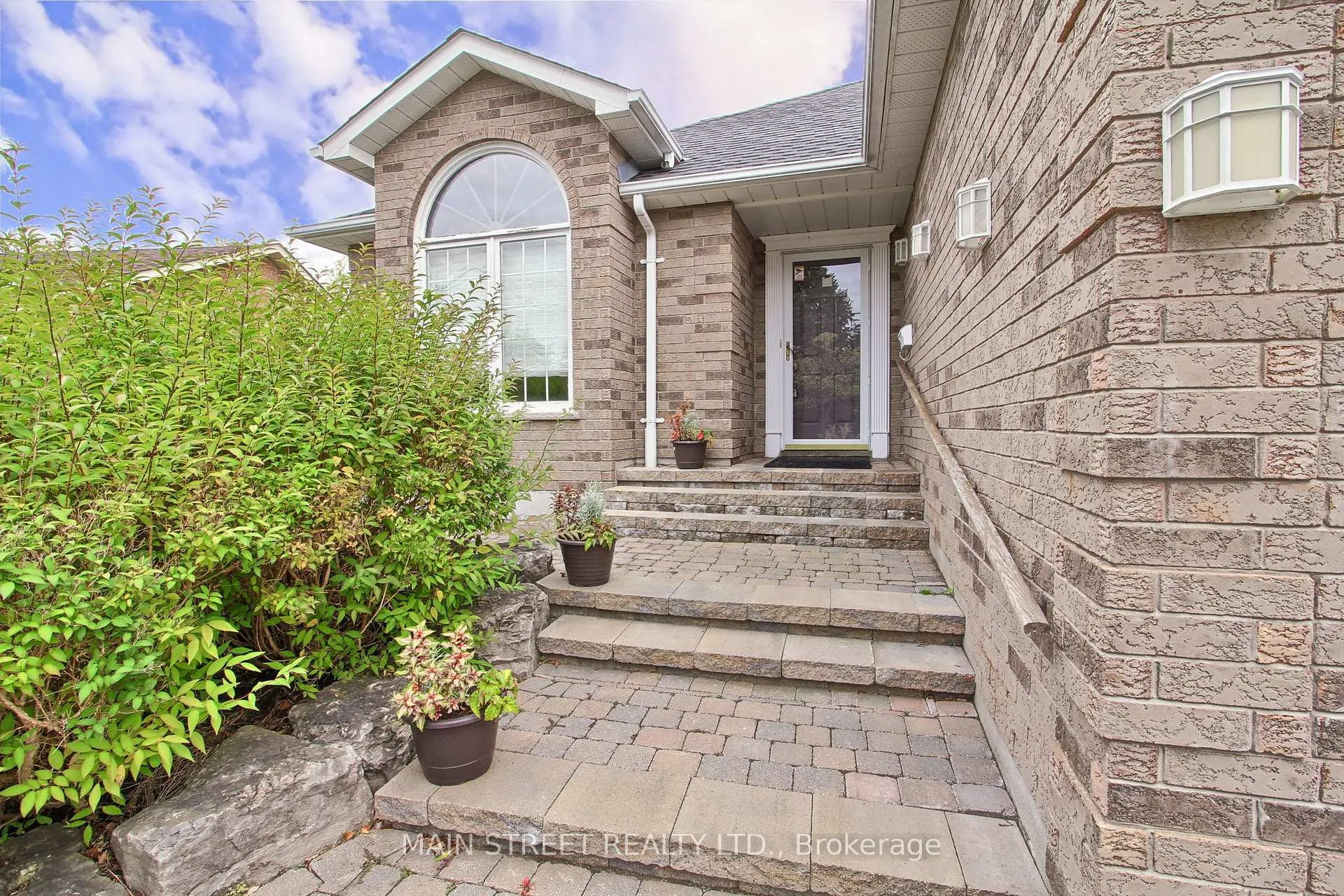 Photo 3 of 40 Chalmers Drive, Barrie, Painswick South — HOMEH