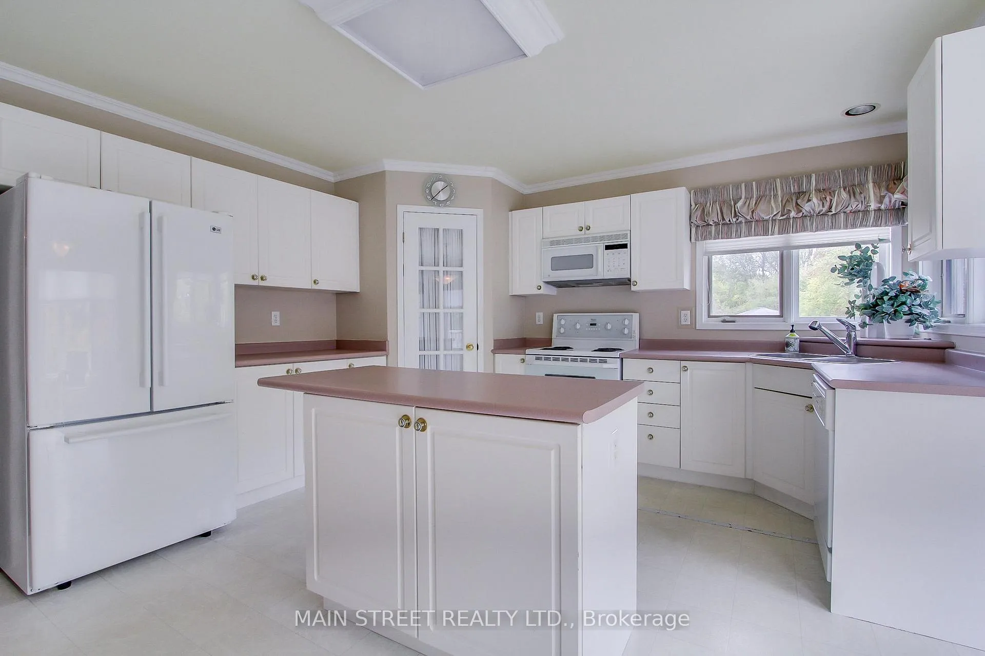 Photo 12 of 40 Chalmers Drive, Barrie, Painswick South — HOMEH