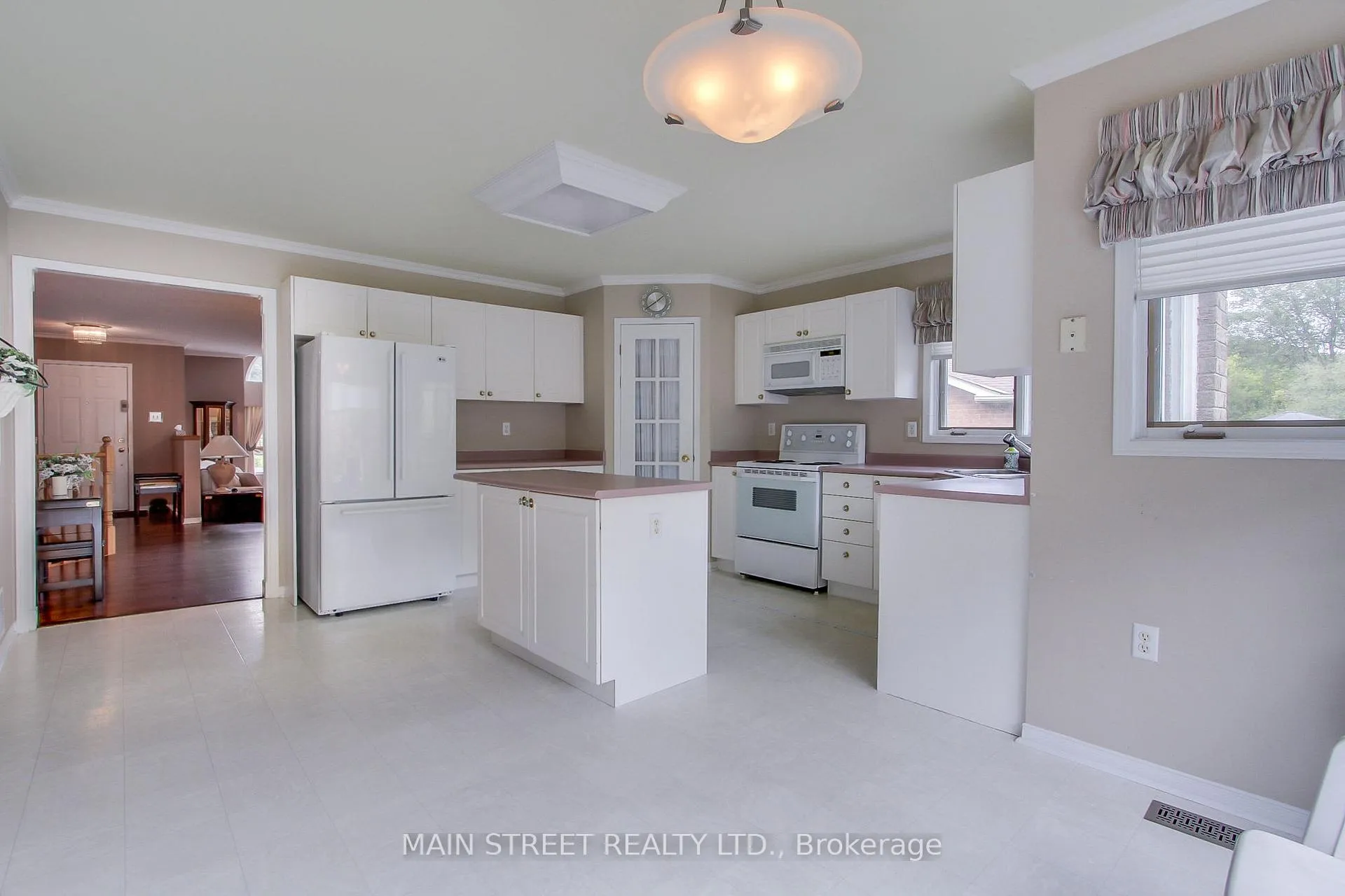 Photo 13 of 40 Chalmers Drive, Barrie, Painswick South — HOMEH