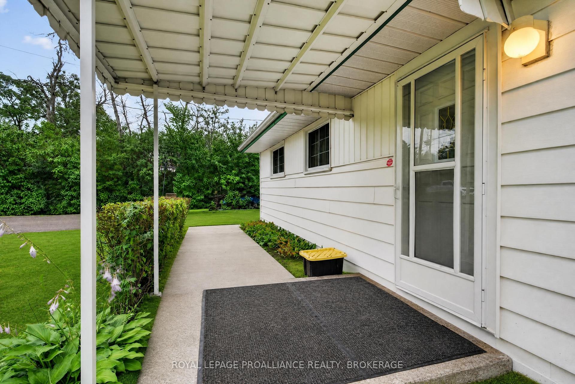 Photo 3 of 2871 Burbrook Road, Kingston, City North of 401 — HOMEH
