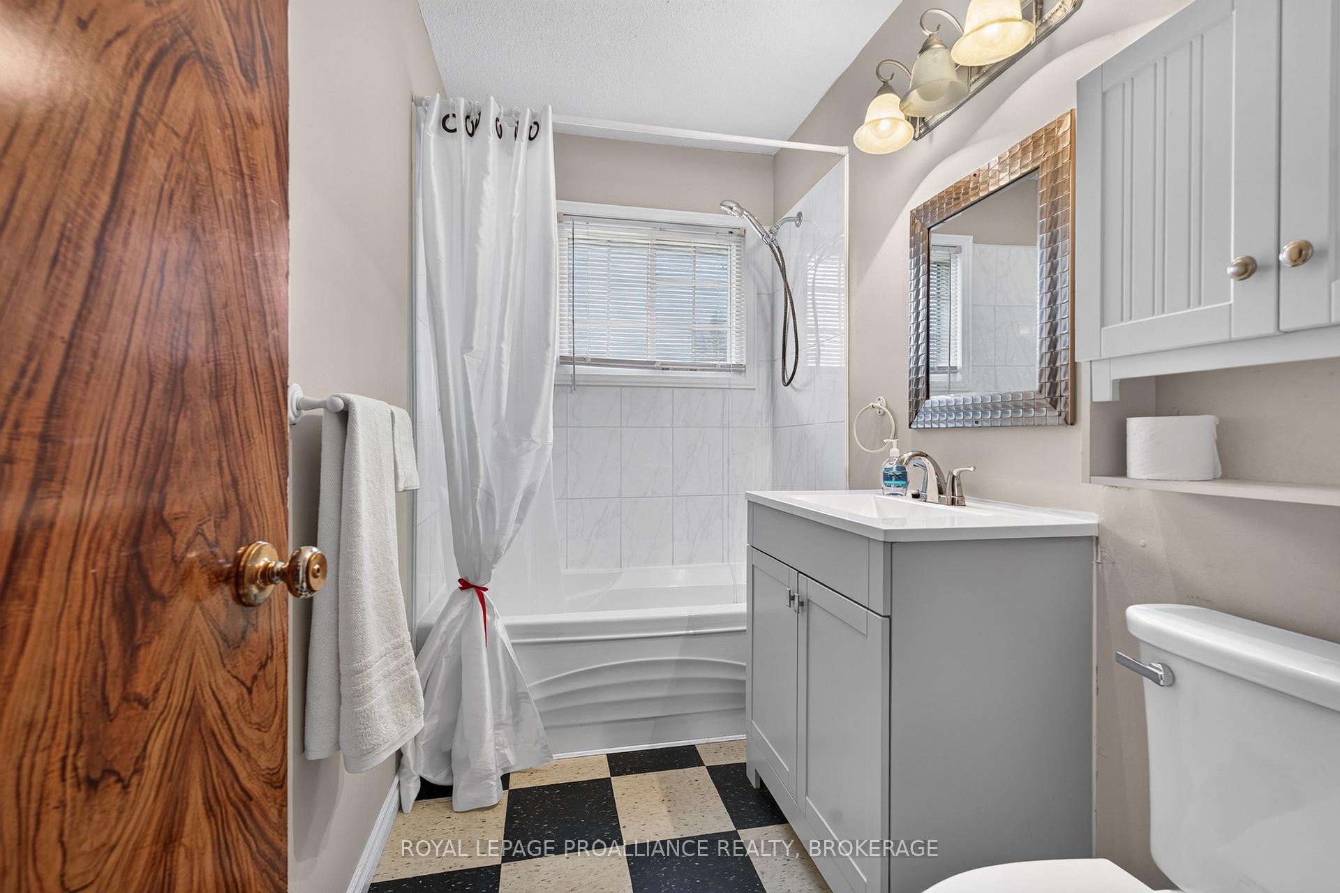 Photo 18 of 2871 Burbrook Road, Kingston, City North of 401 — HOMEH