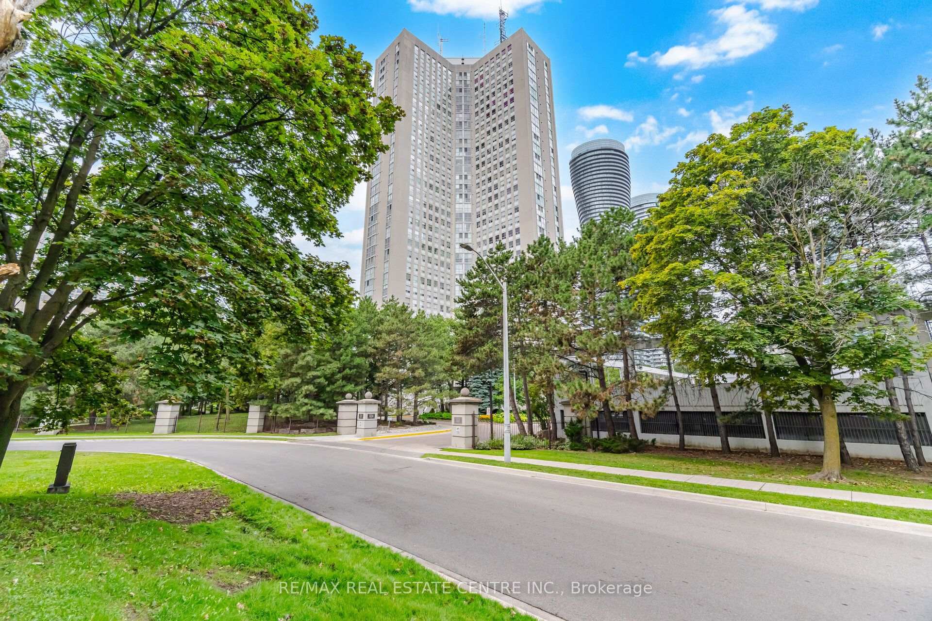 Photo 1 of Unit 2601, 3650 Kaneff Crescent, Mississauga, Mississauga Valleys — HOMEH