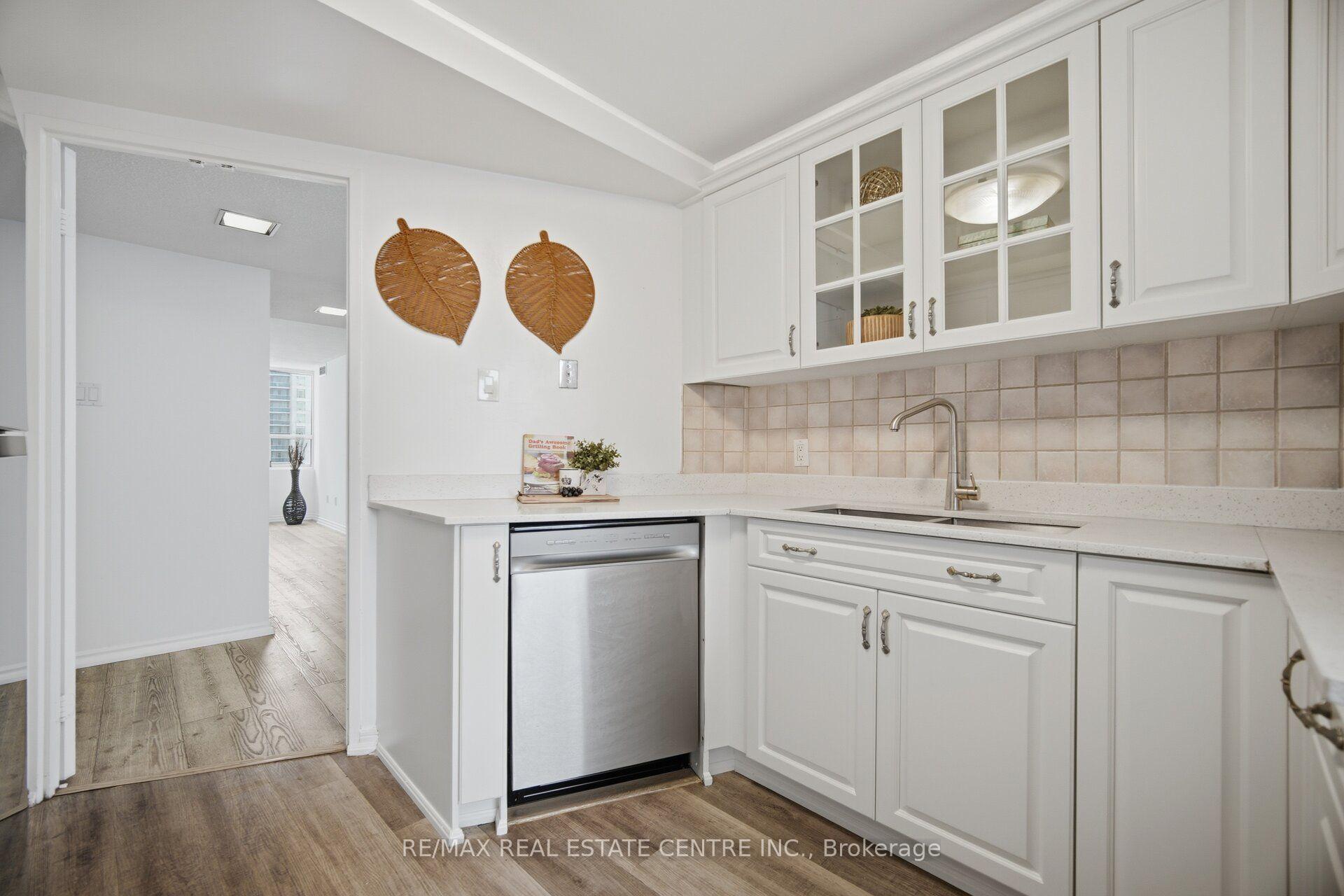 Photo 8 of Unit 2601, 3650 Kaneff Crescent, Mississauga, Mississauga Valleys — HOMEH