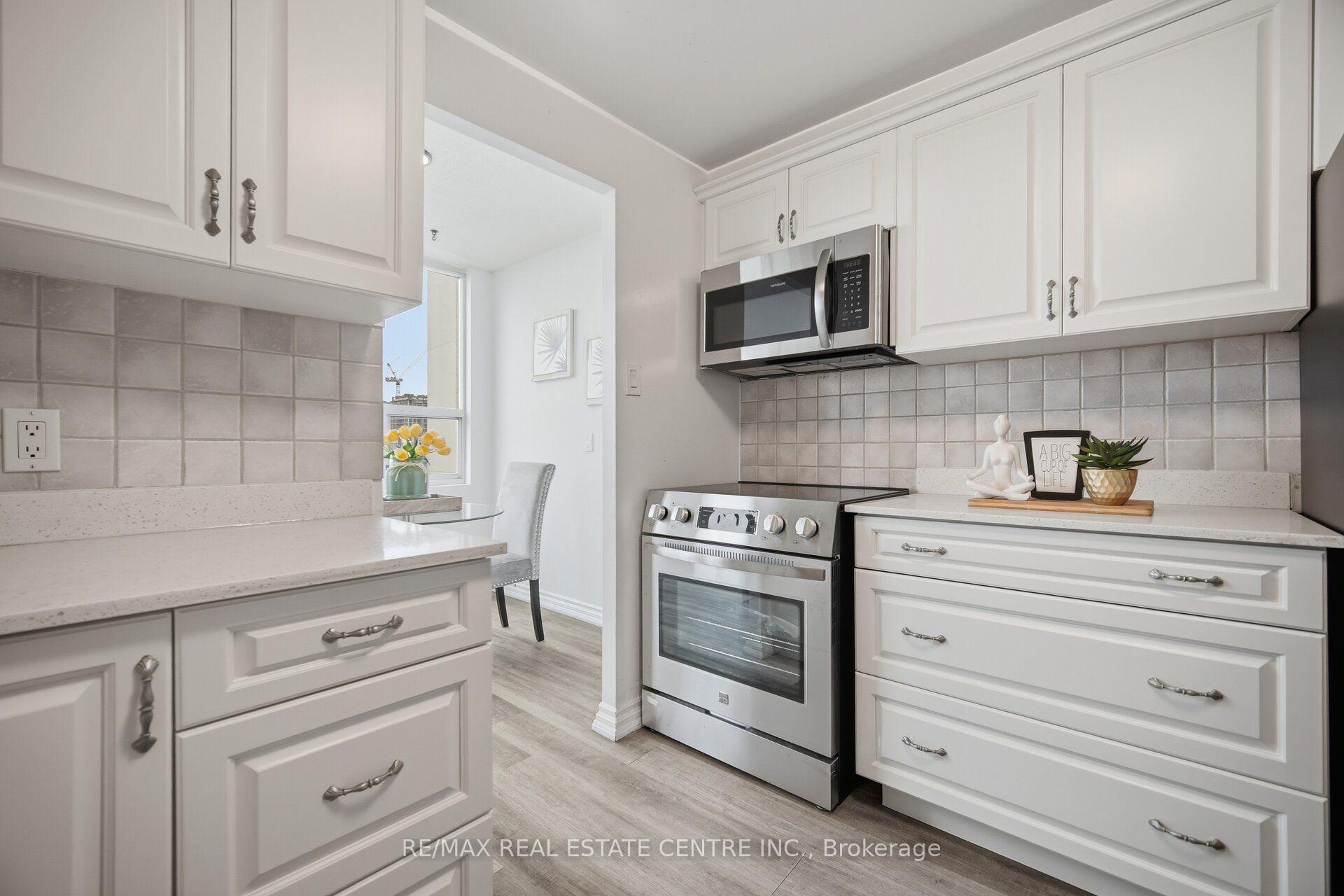 Photo 9 of Unit 2601, 3650 Kaneff Crescent, Mississauga, Mississauga Valleys — HOMEH